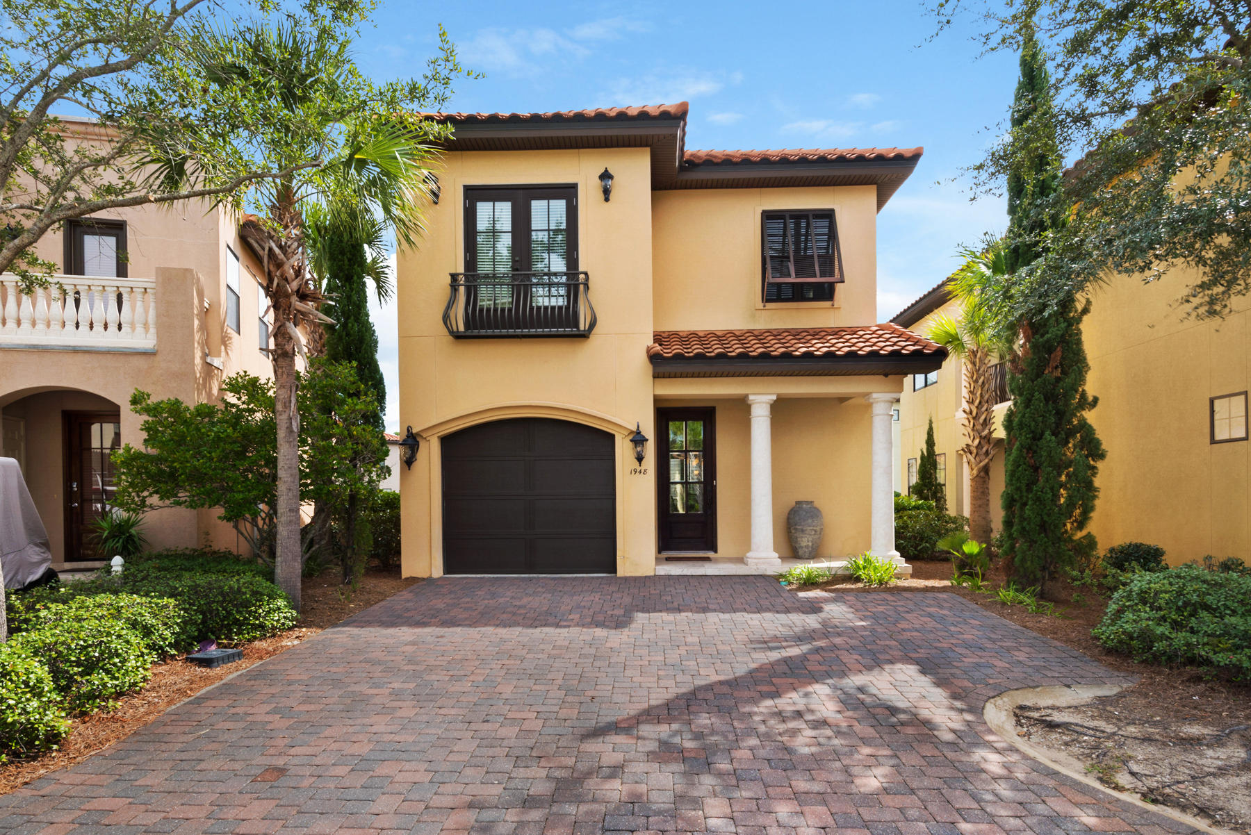 VILLA LAGO - Residential