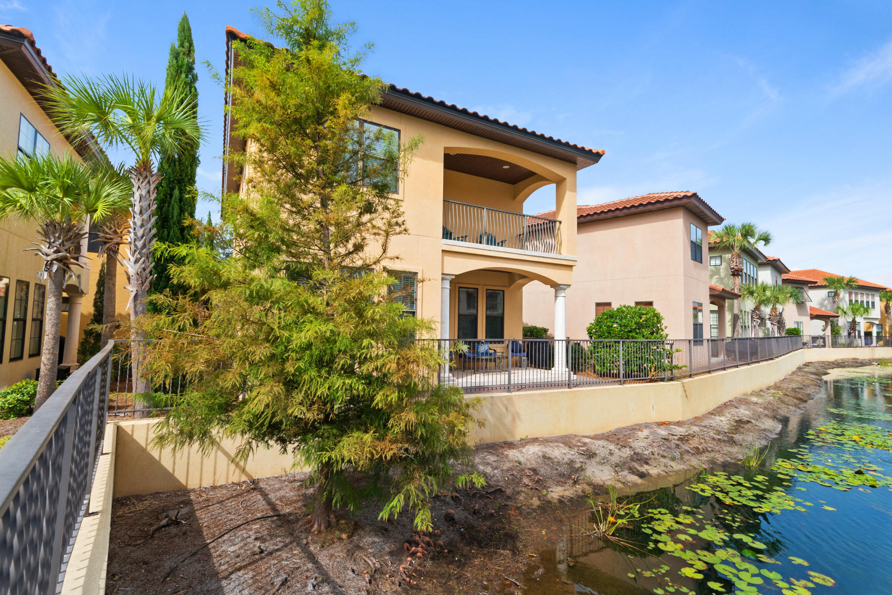 VILLA LAGO - Residential