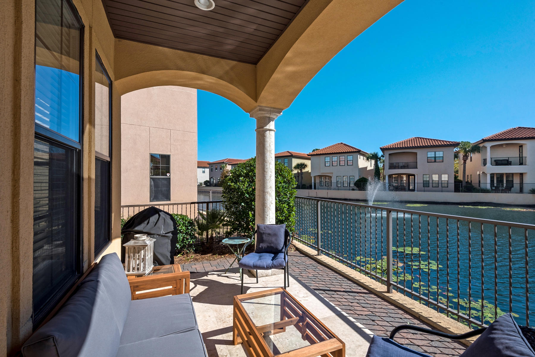 VILLA LAGO - Residential