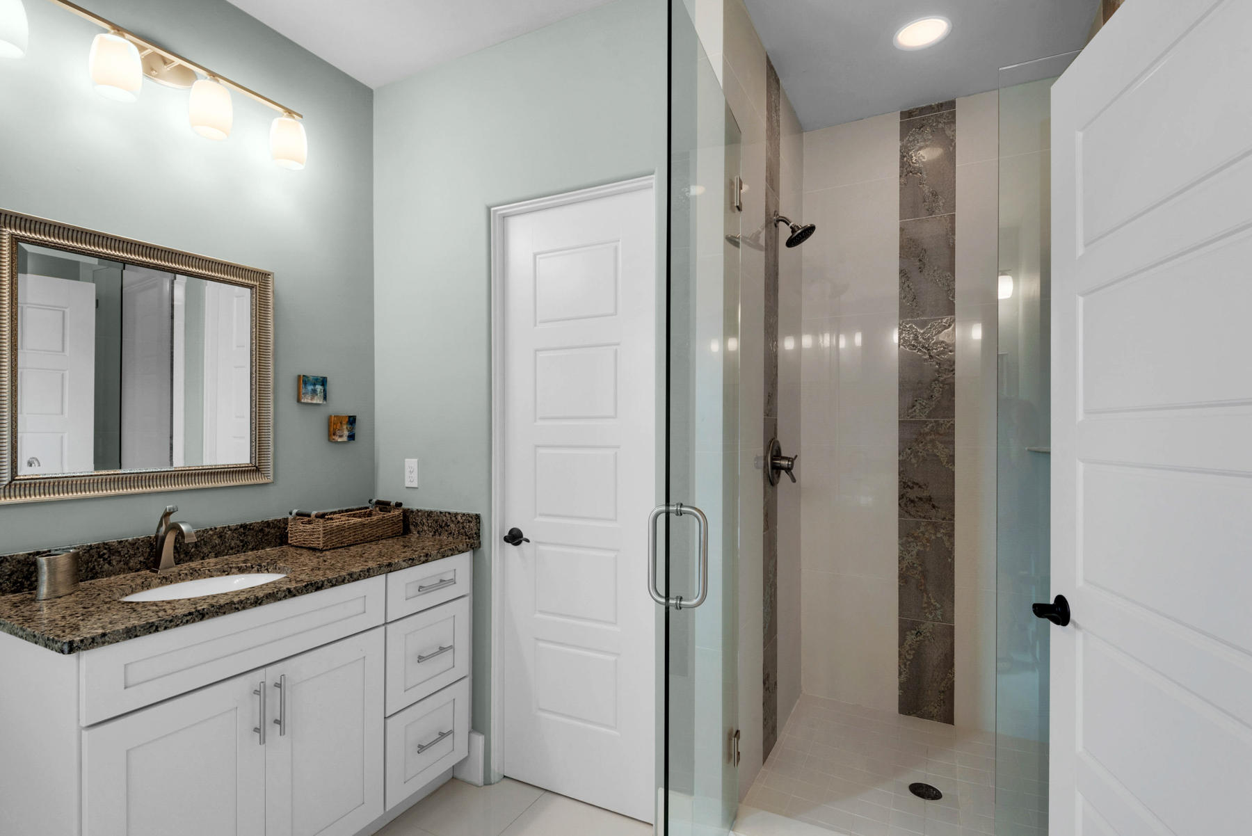 VILLA LAGO - Residential