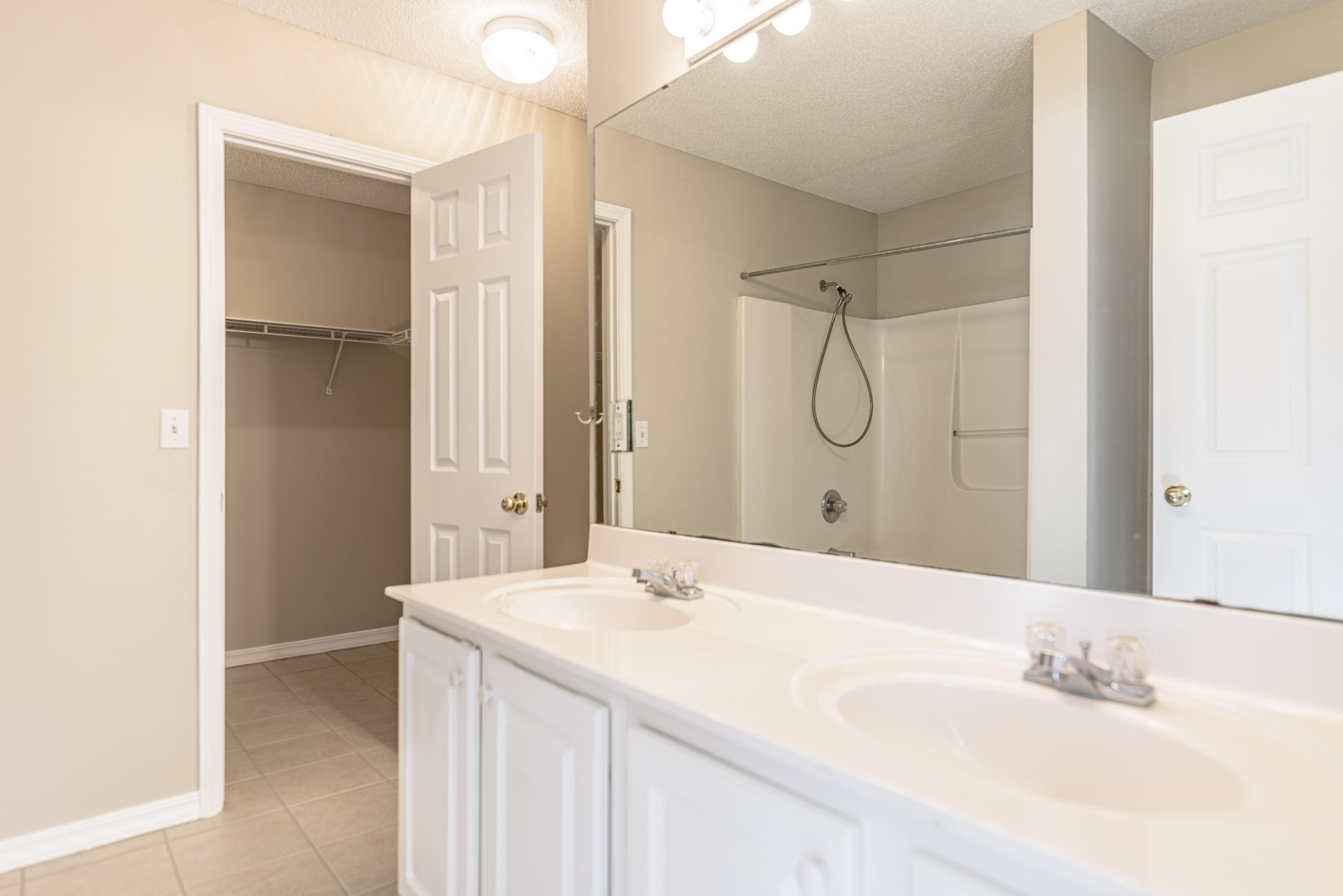 MARAVILLA COTTAGES - Residential