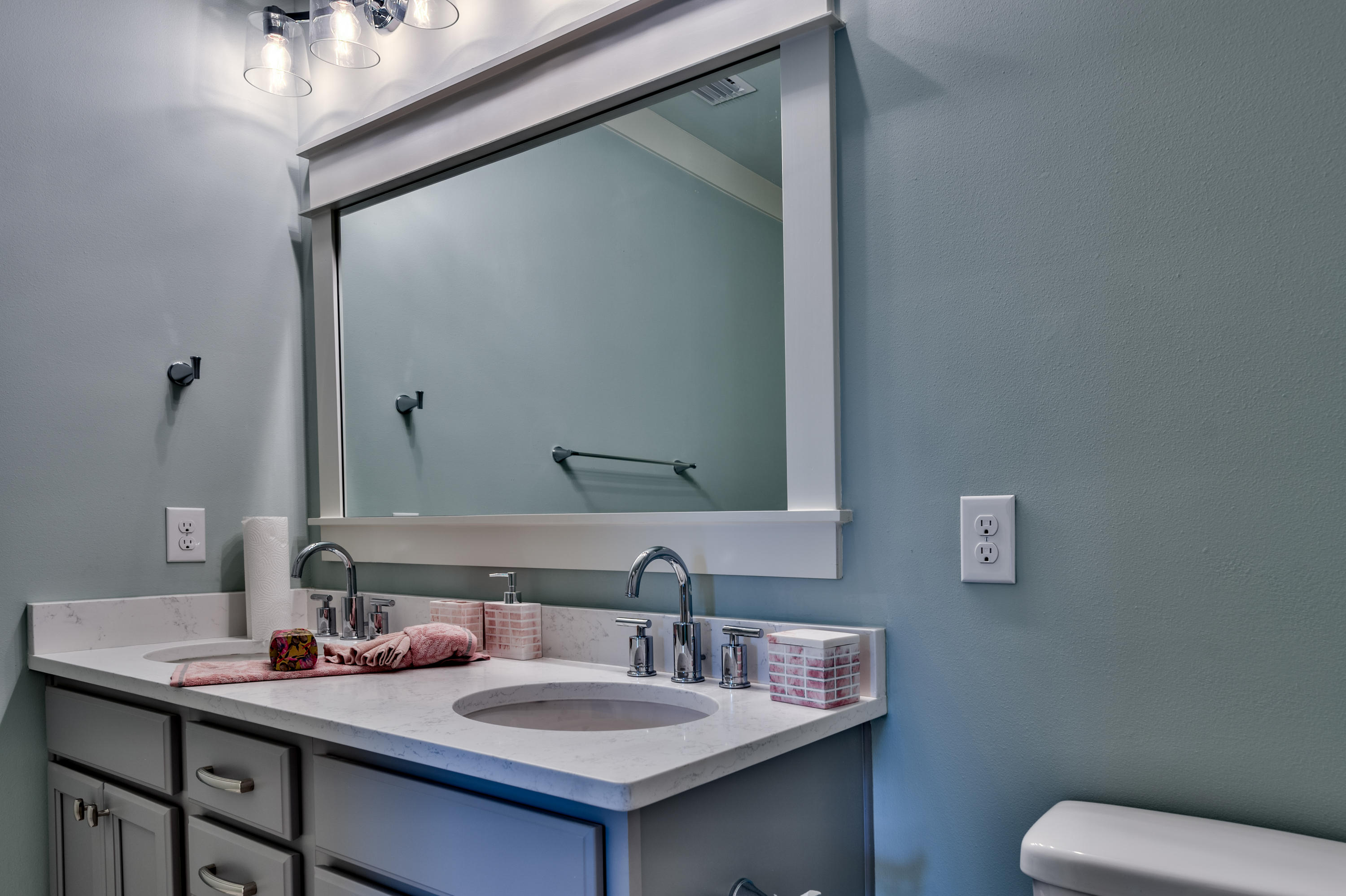 HIDDEN PALMS - Residential