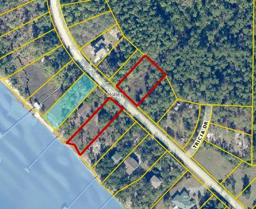 **MOTIVATED SELLER*** Nearly 1 acre split across 2 lots on either side of Santa Clara Drive. Zoned for residential, this configuration can allow for 1 house with waterfront and another on the north side, or a larger house on the north side with boat house and dock on the water. Seller is motivated and will look at all offers.Septic and well currently available onsite.Parcel ID 37-1S-27-5215-00B00-0130 also included in sale.
