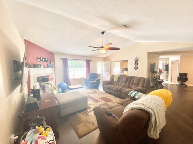 FOXWOOD ESTATES 1 - Residential Lease