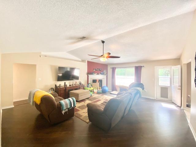 FOXWOOD ESTATES 1 - Residential Lease