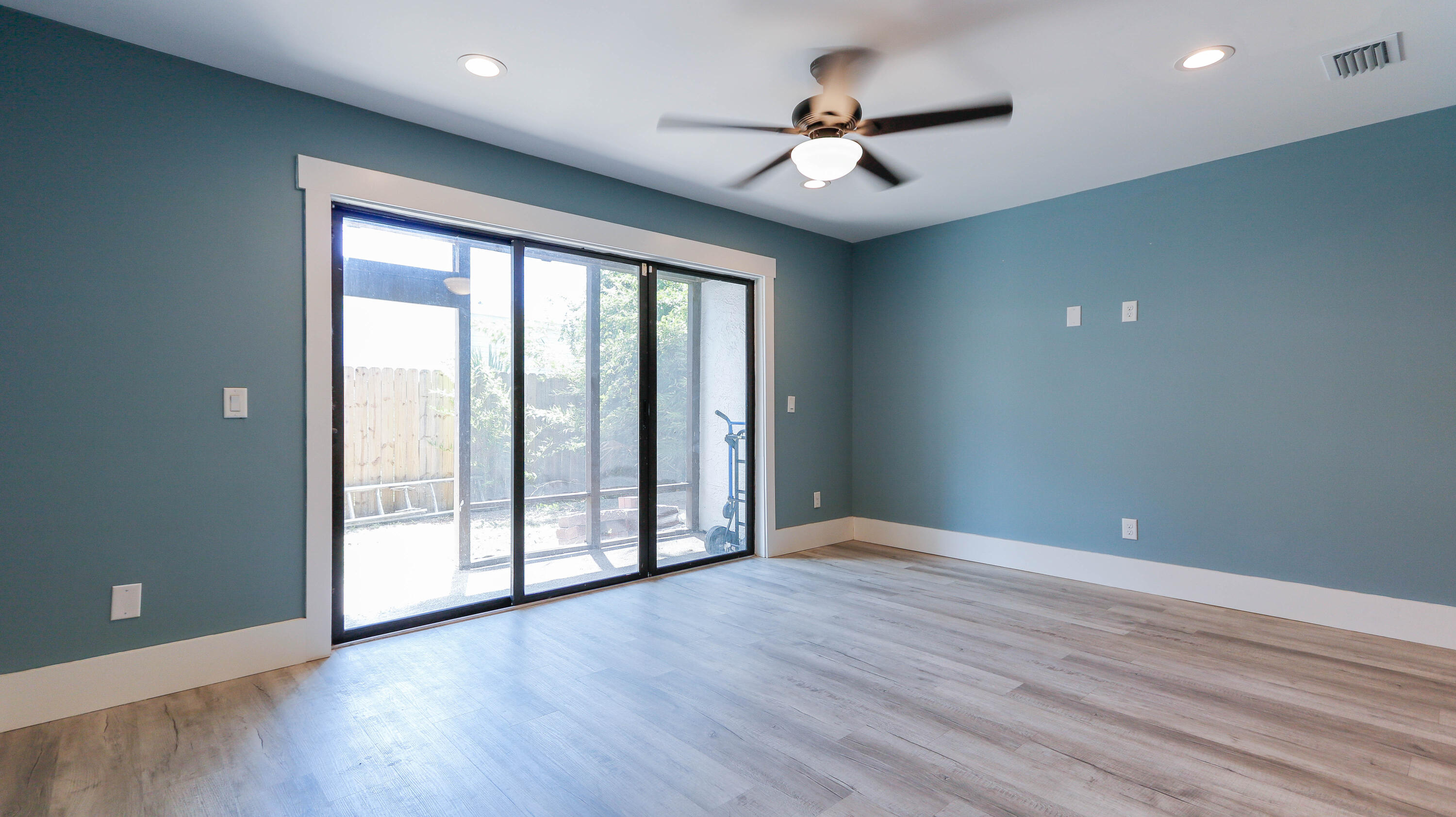 OAK SHORE VILLAS - Residential