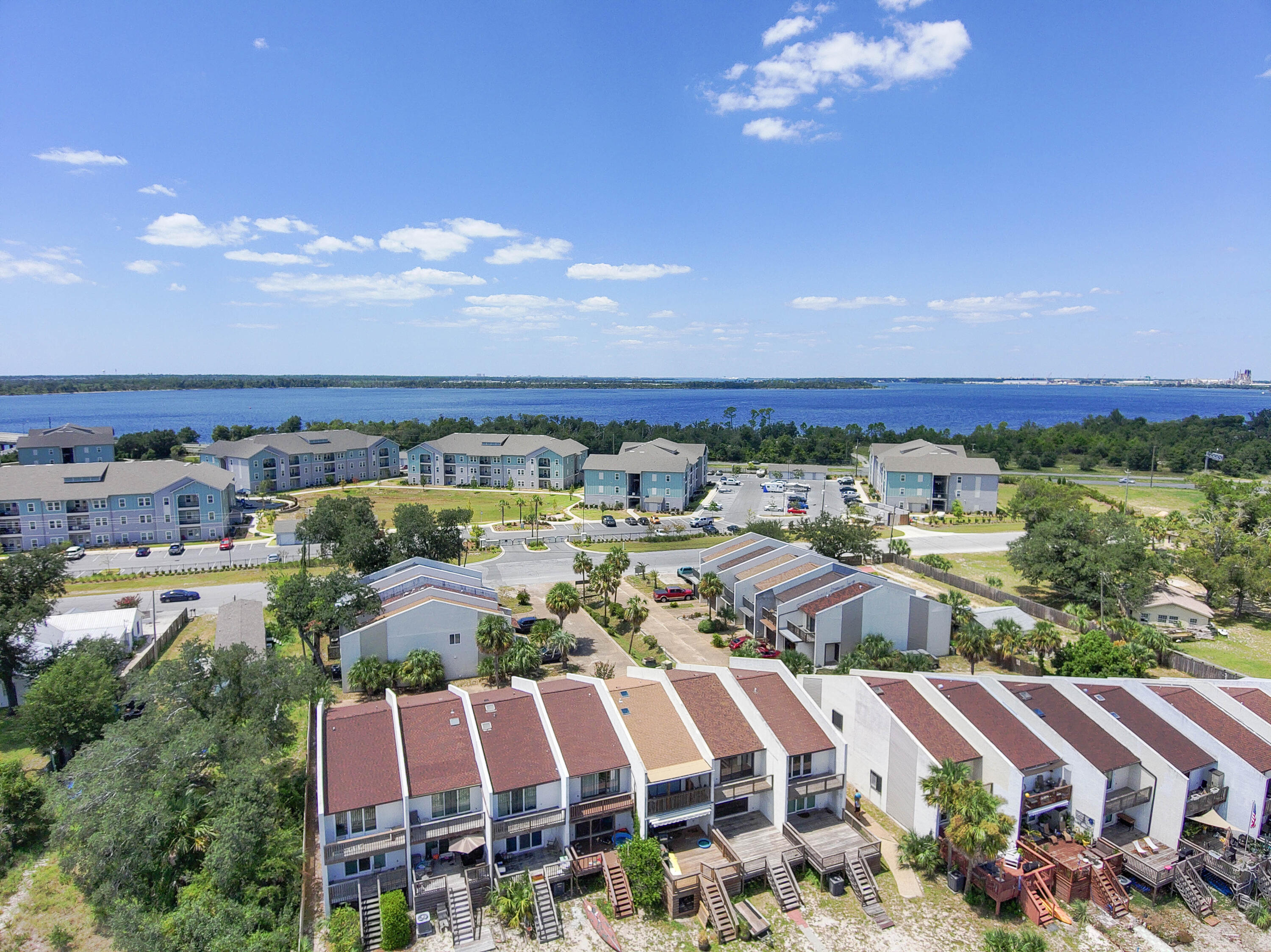 OAK SHORE VILLAS - Residential