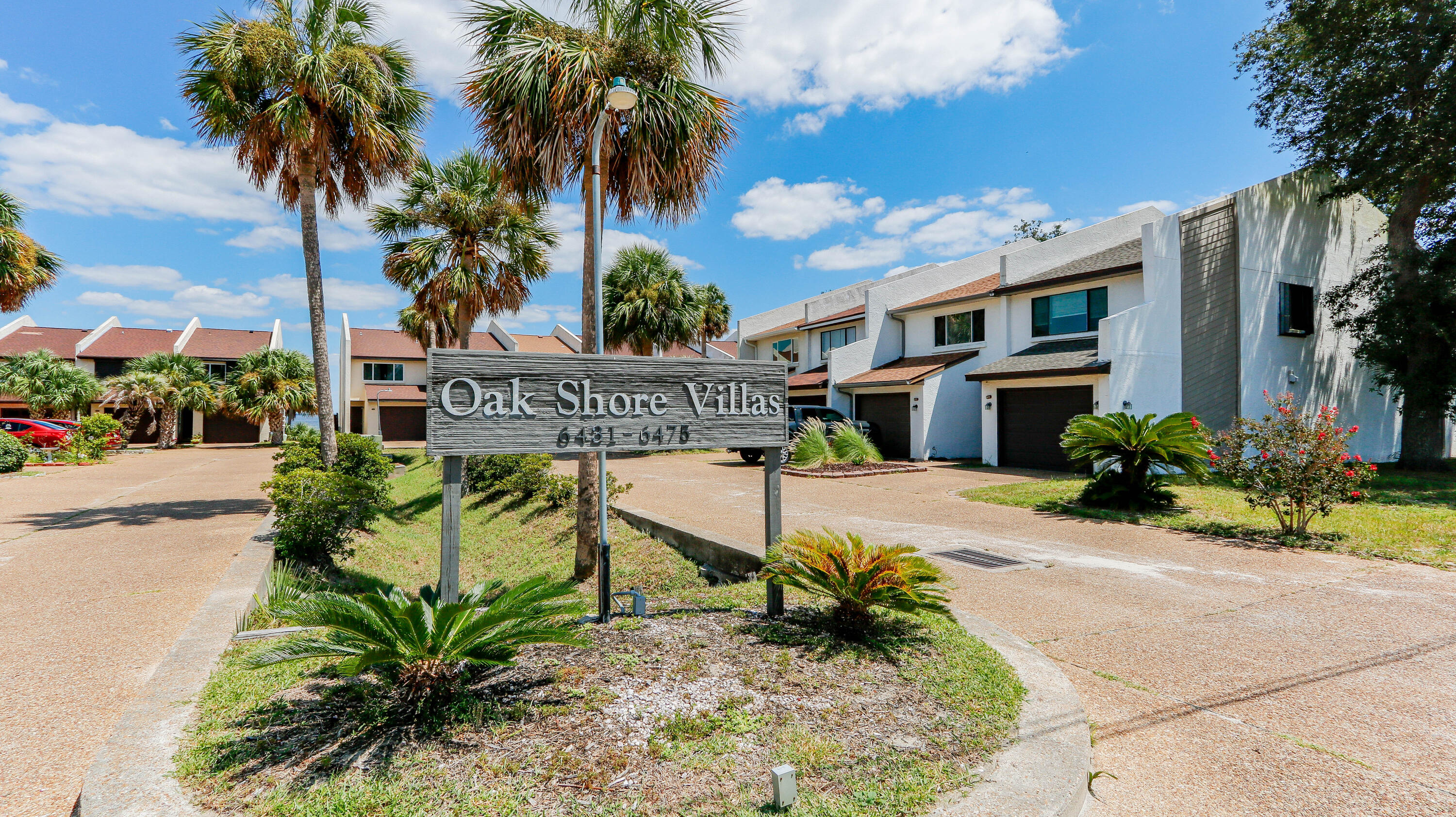 OAK SHORE VILLAS - Residential