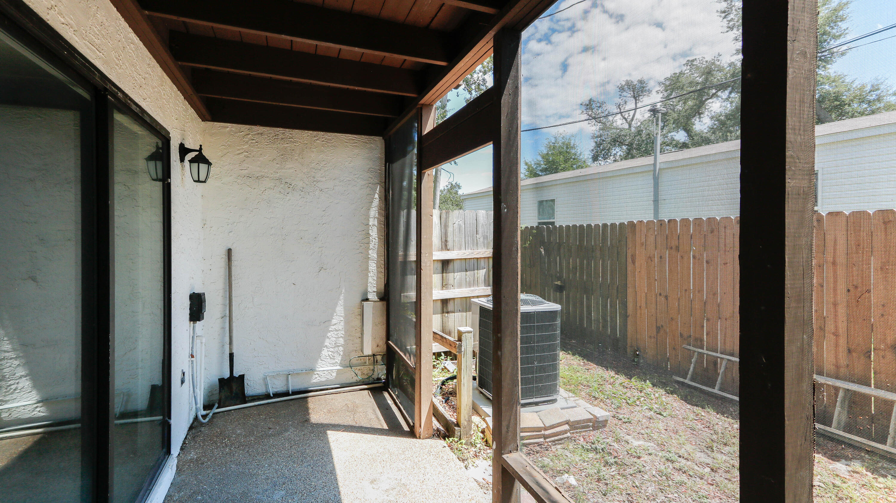 OAK SHORE VILLAS - Residential