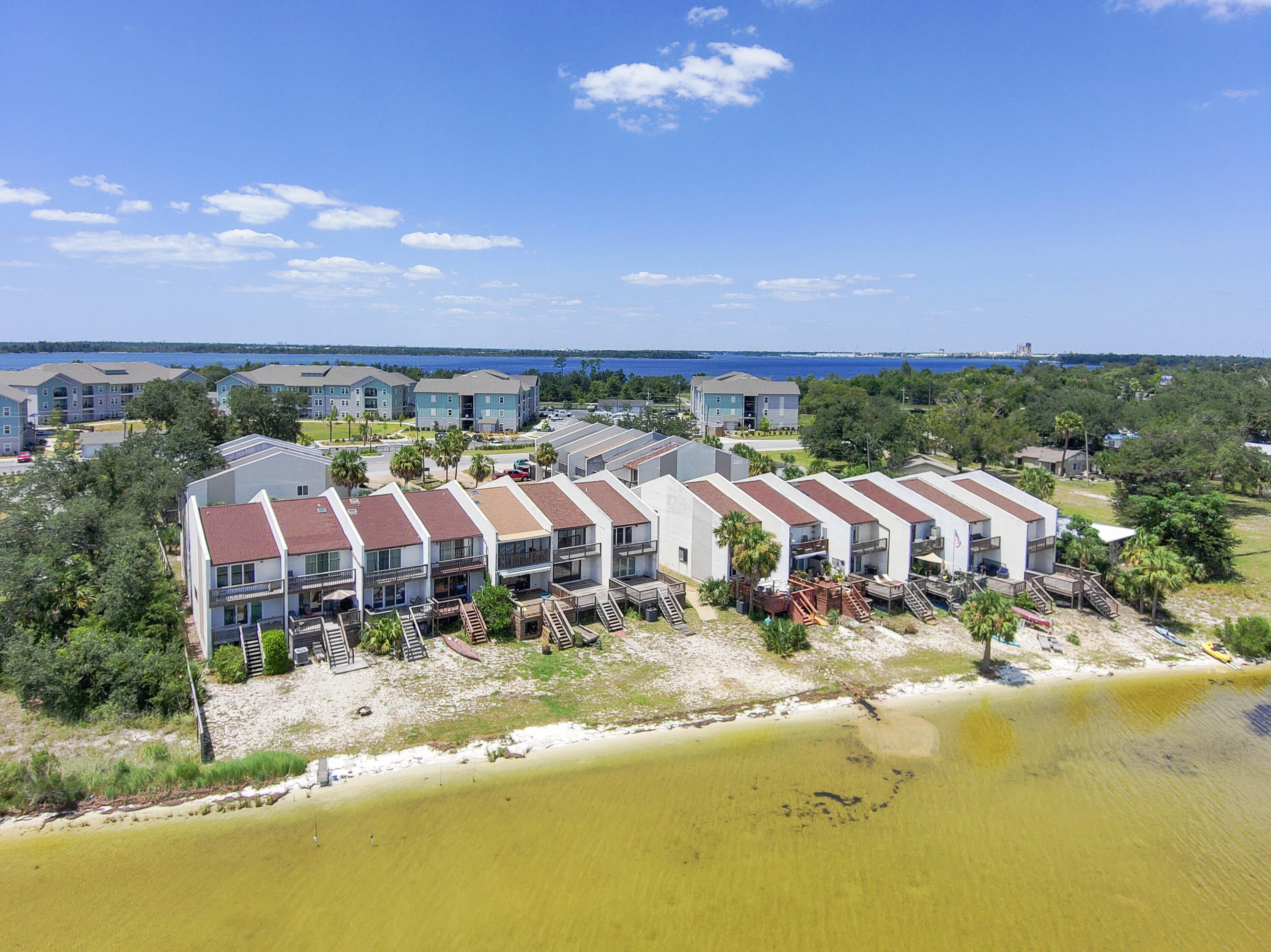 OAK SHORE VILLAS - Residential