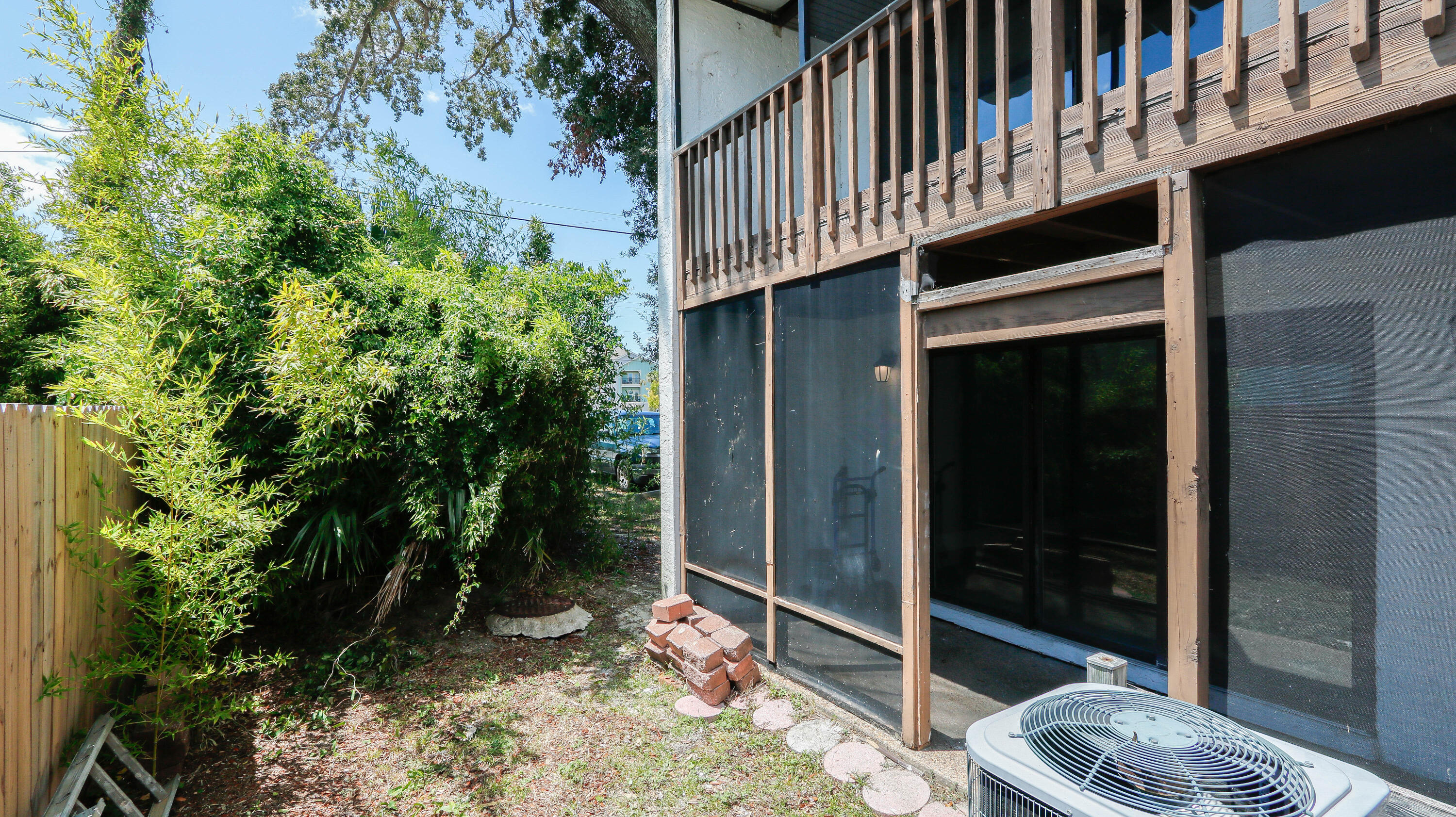 OAK SHORE VILLAS - Residential