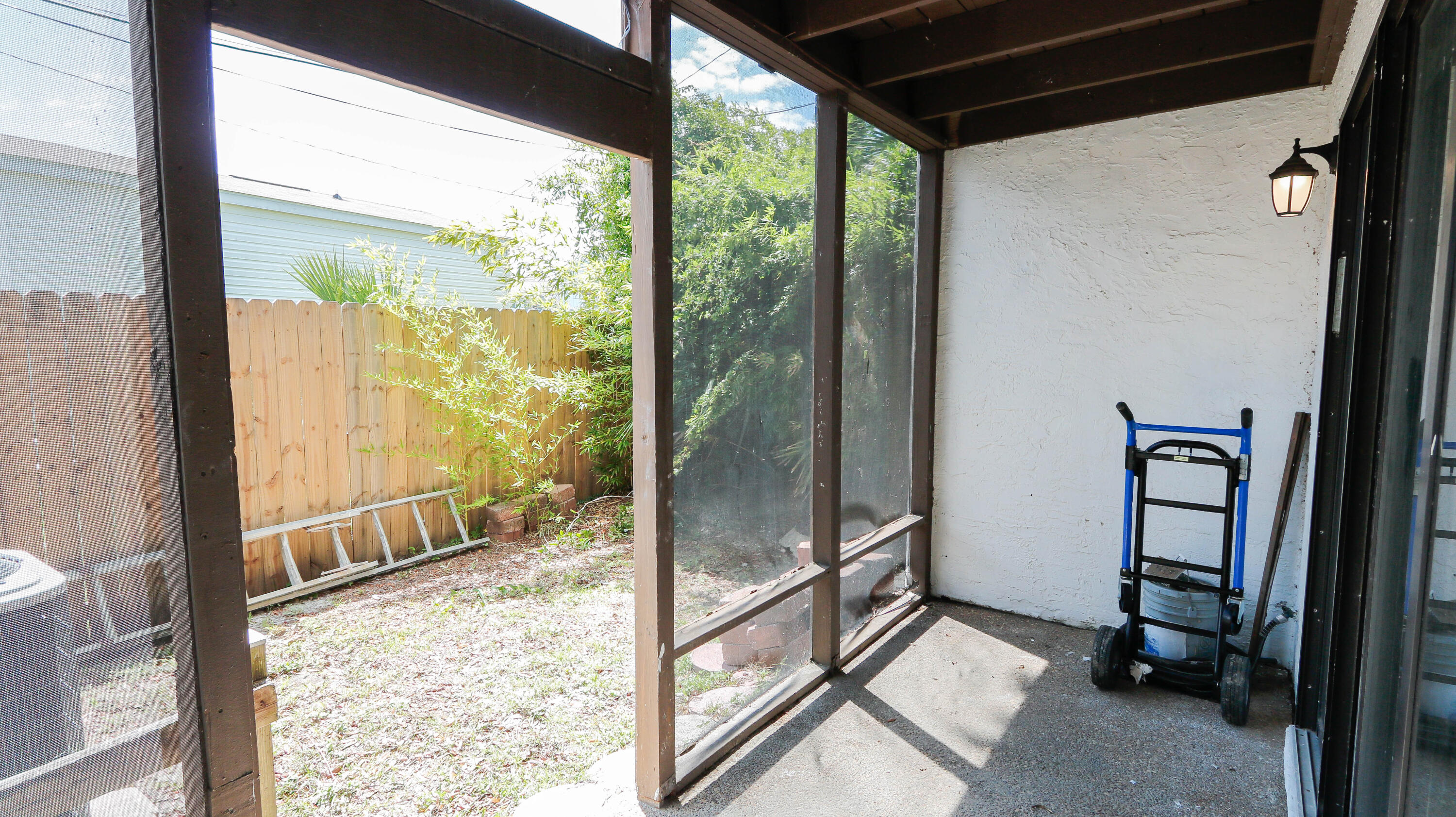 OAK SHORE VILLAS - Residential