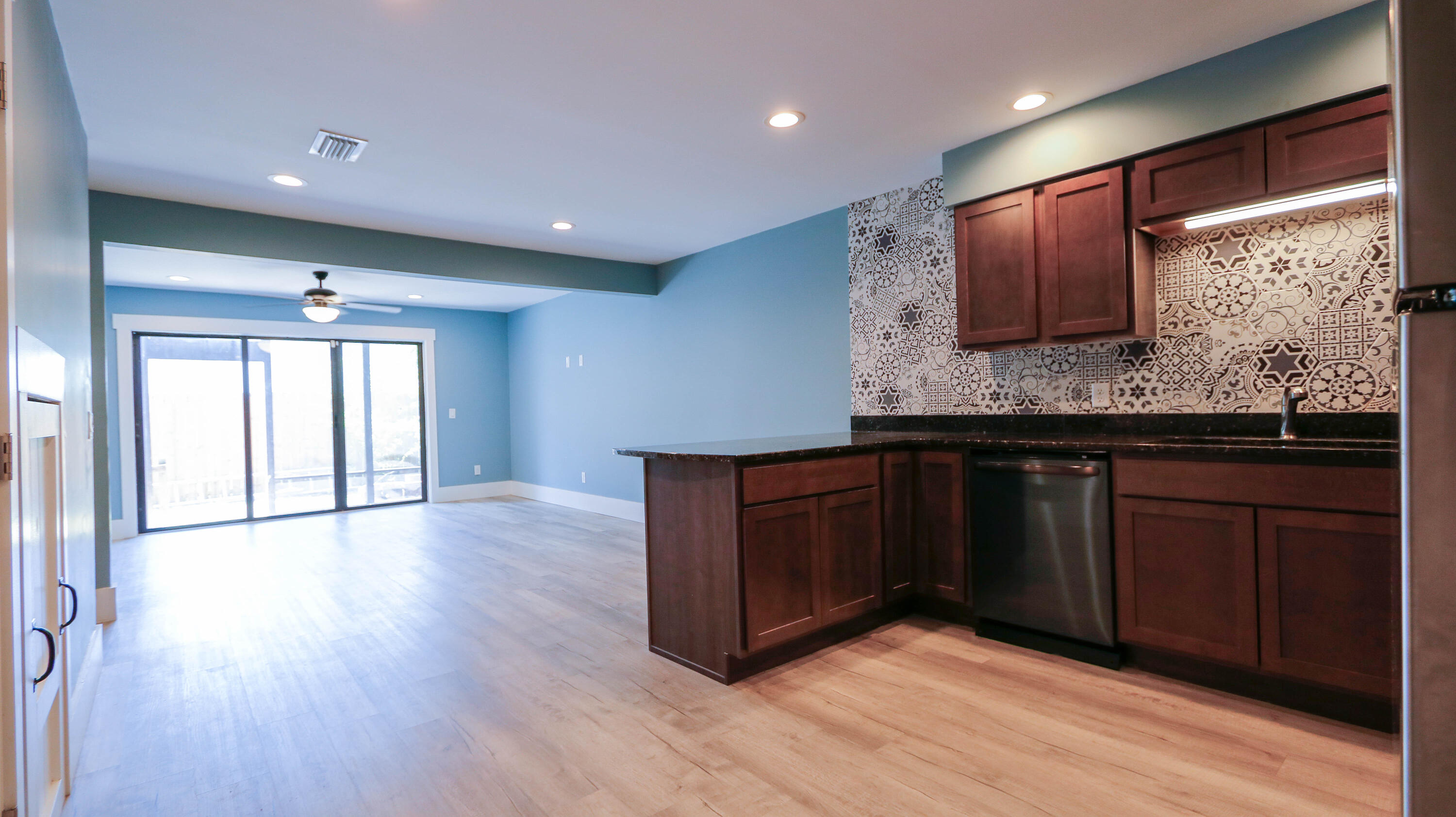 OAK SHORE VILLAS - Residential