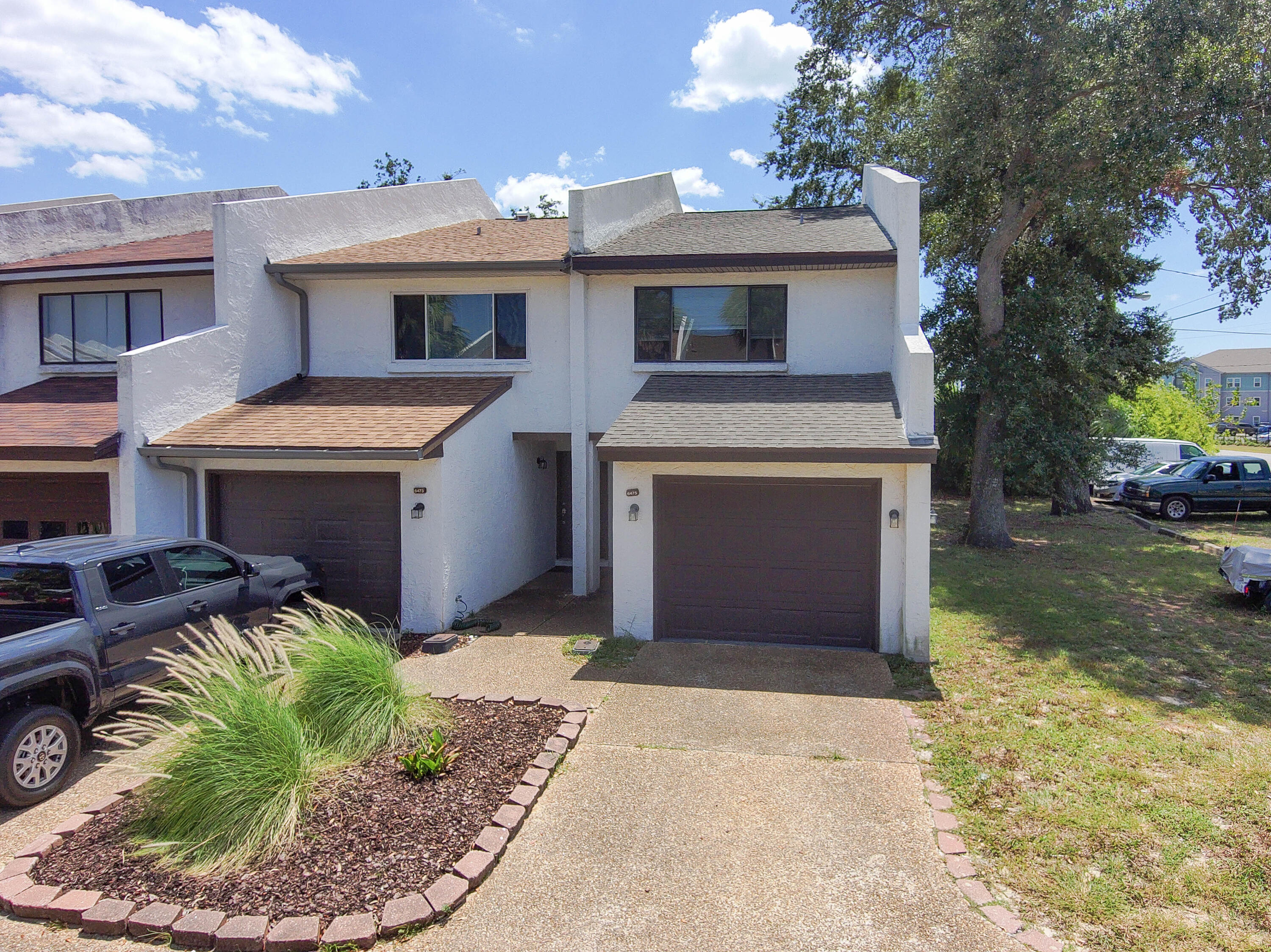 OAK SHORE VILLAS - Residential