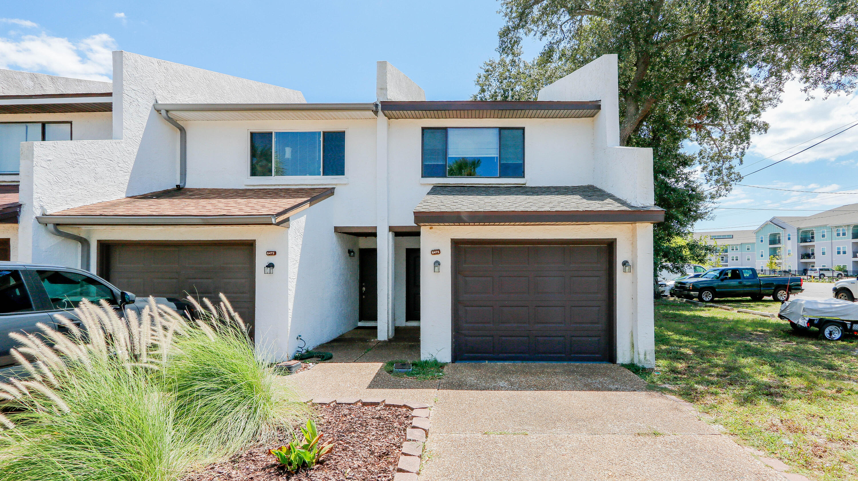 OAK SHORE VILLAS - Residential