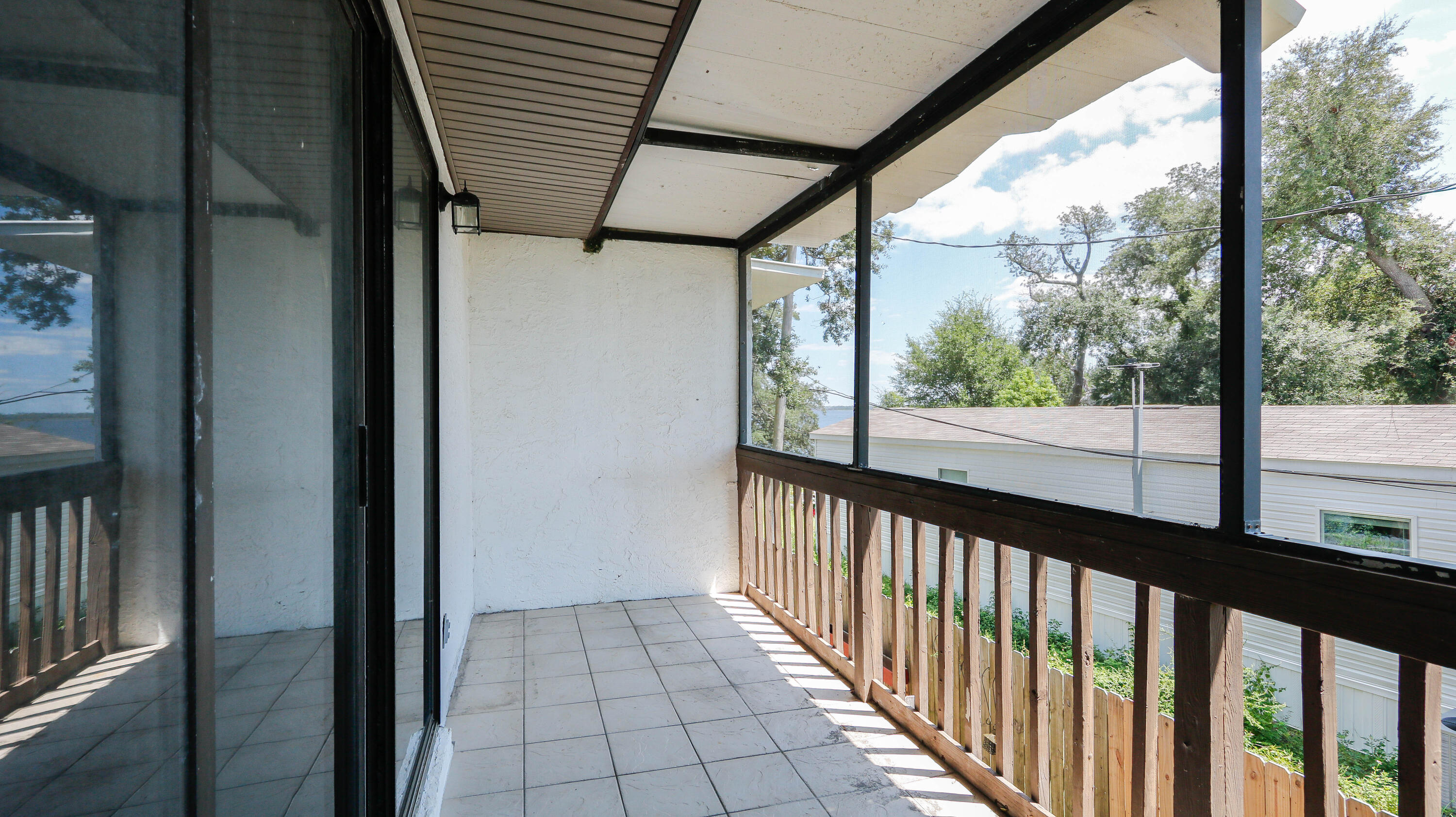 OAK SHORE VILLAS - Residential