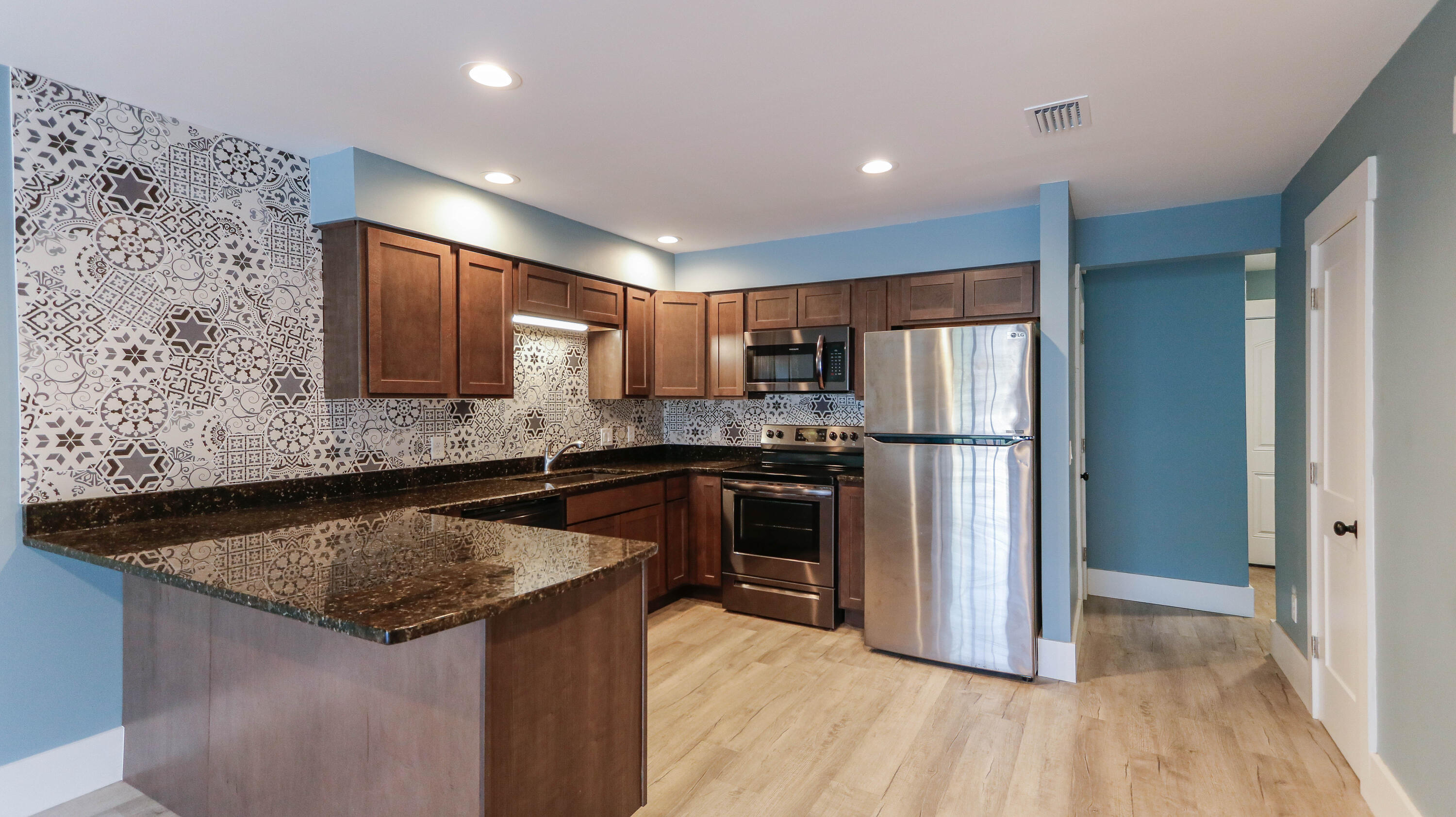 OAK SHORE VILLAS - Residential