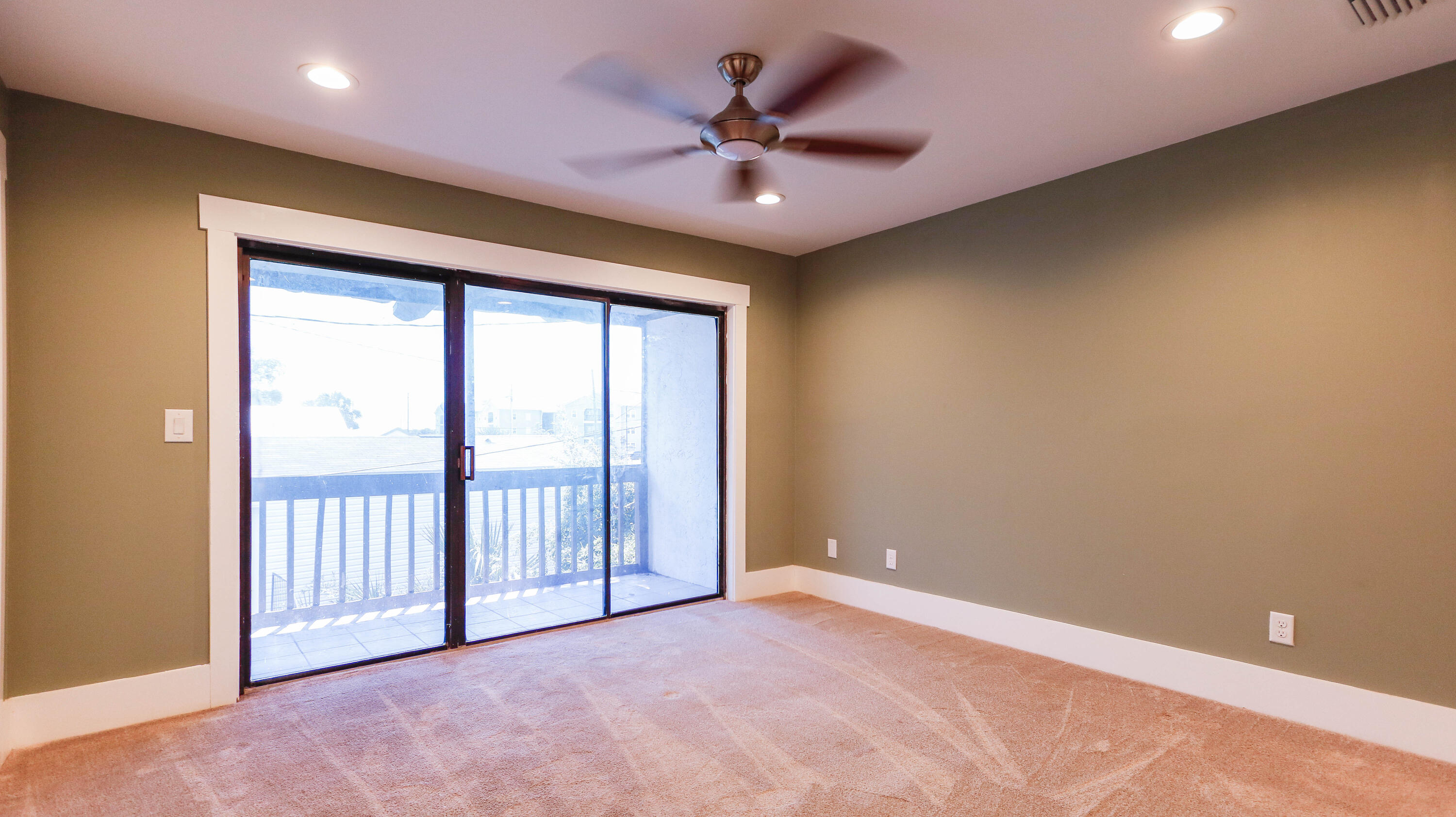 OAK SHORE VILLAS - Residential