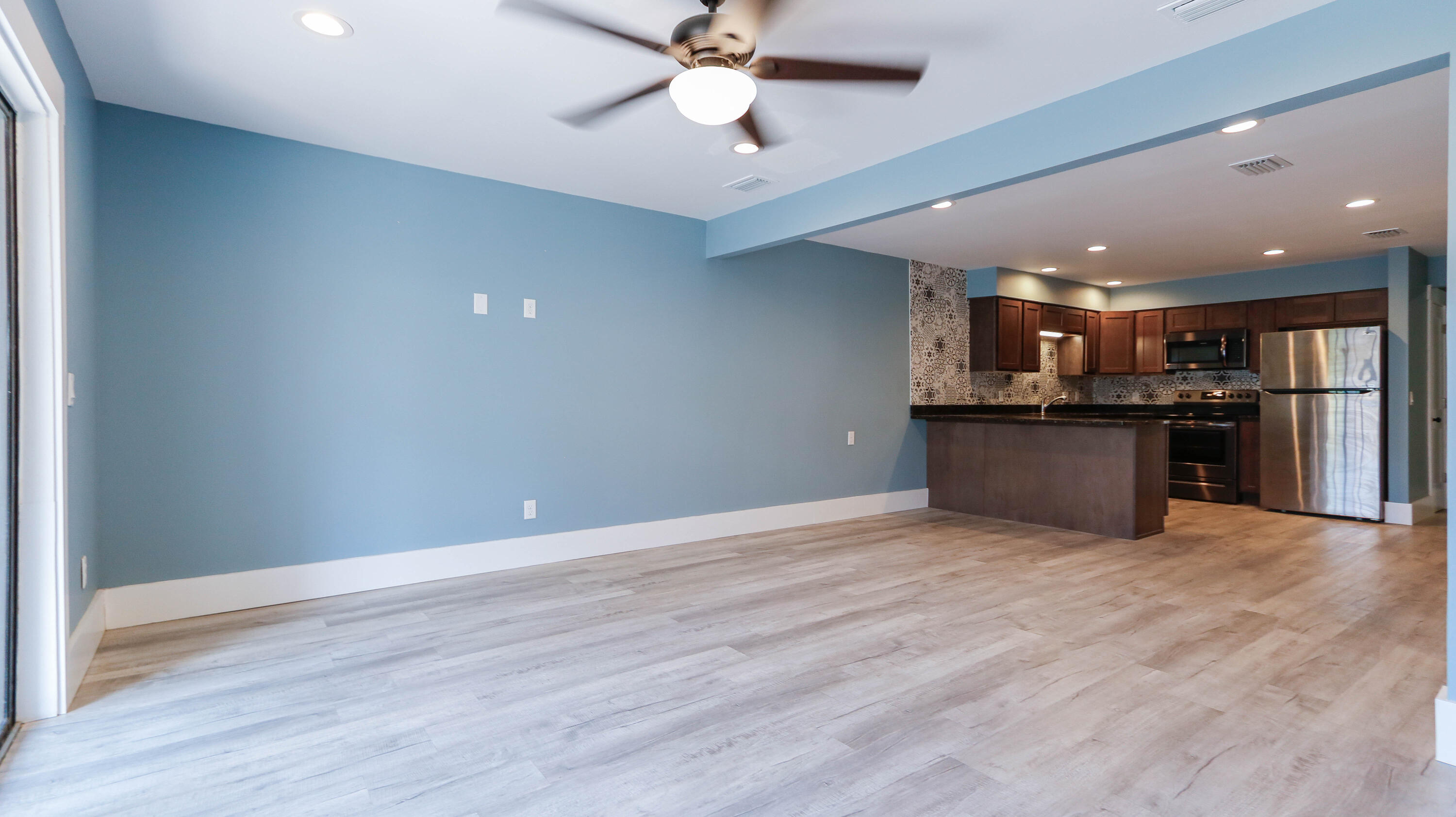 OAK SHORE VILLAS - Residential