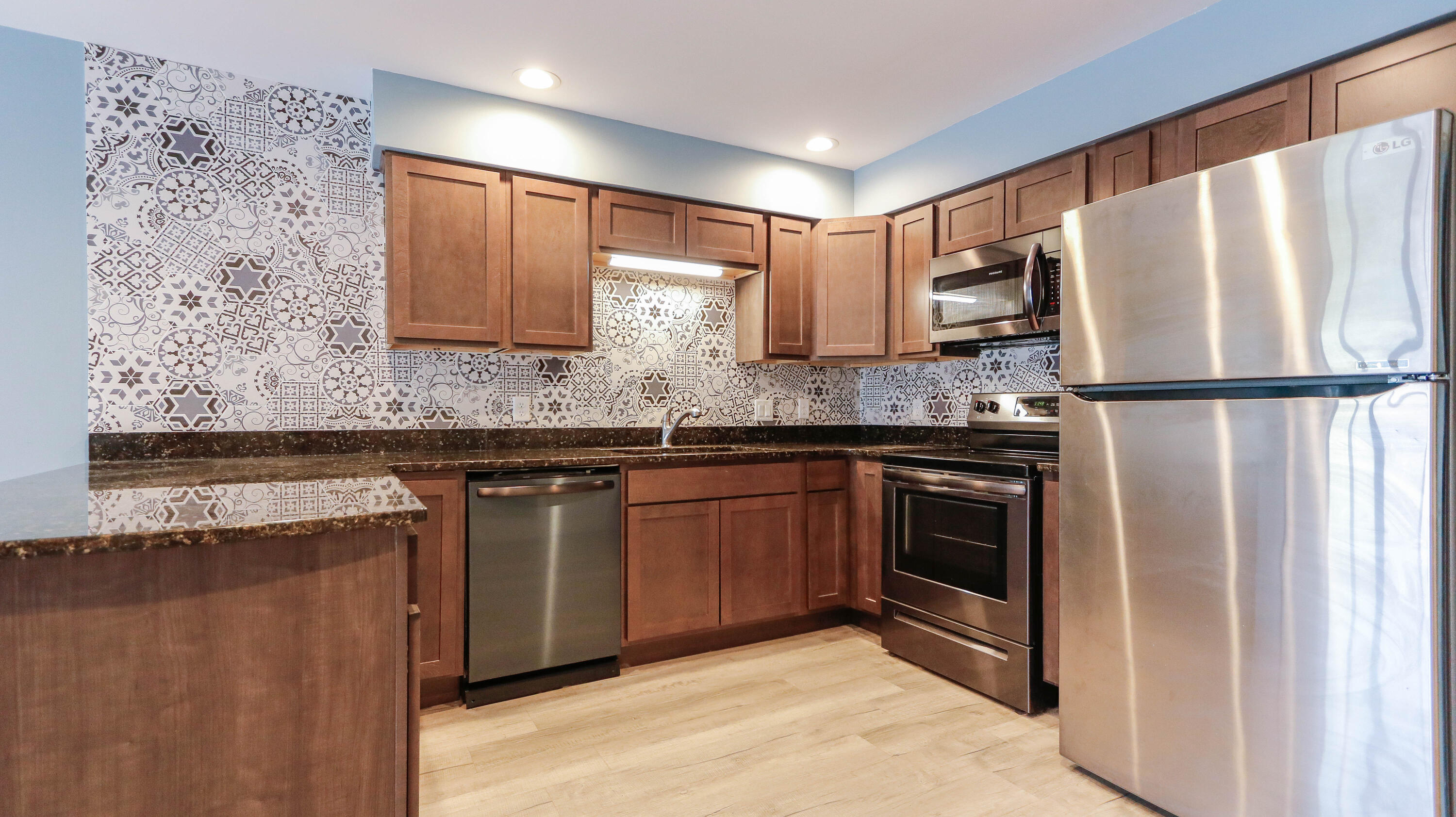 OAK SHORE VILLAS - Residential