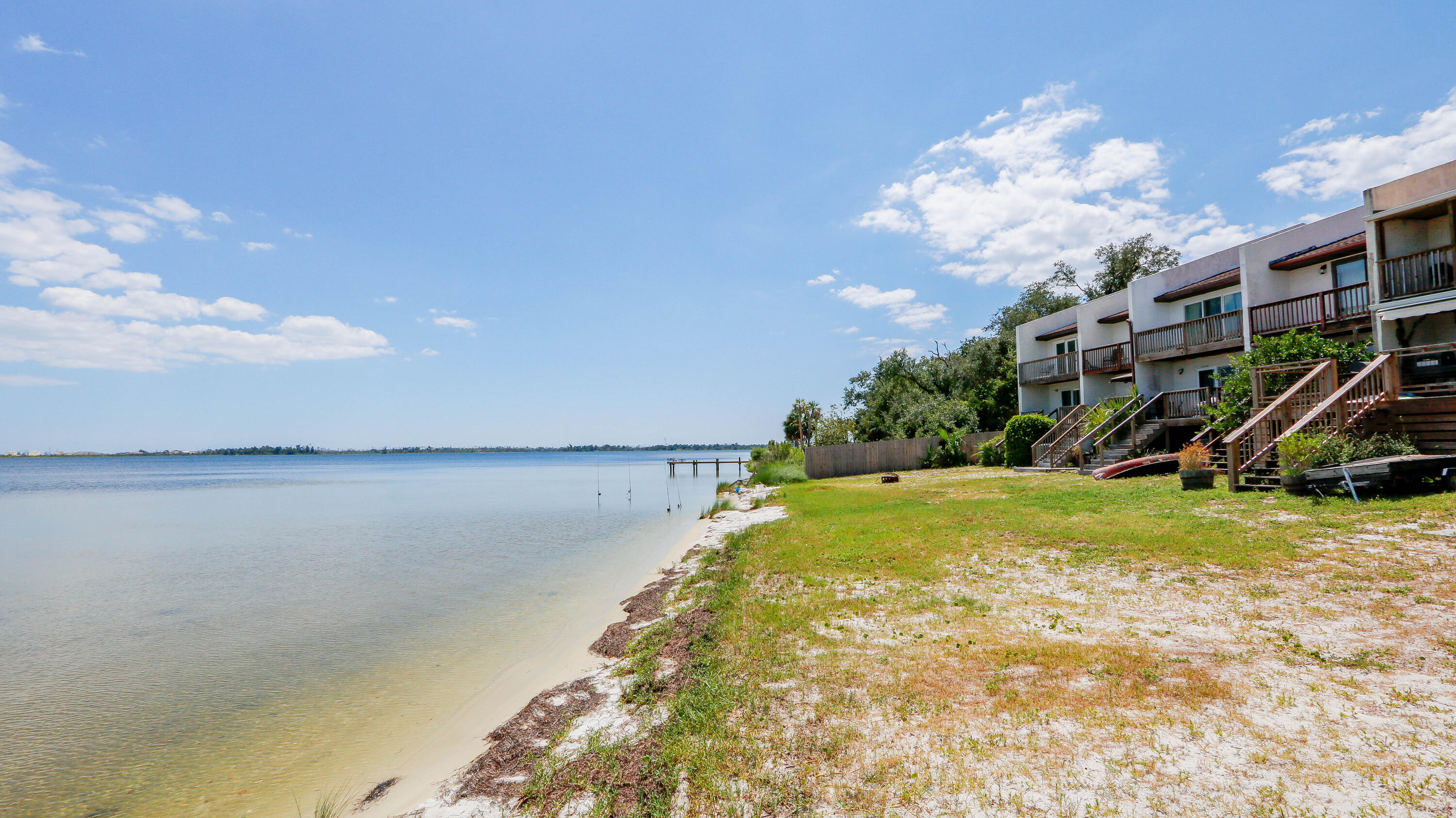 OAK SHORE VILLAS - Residential