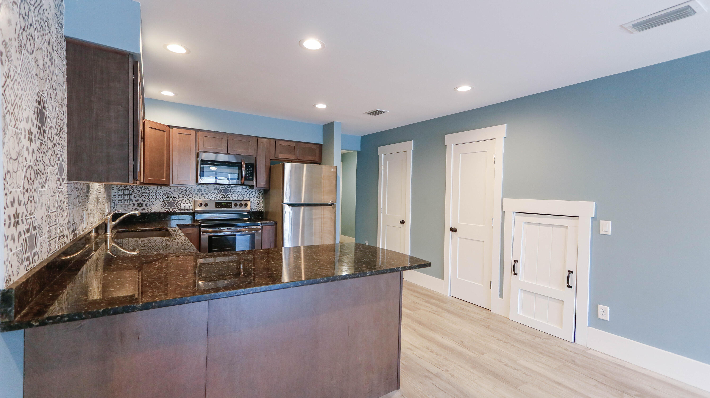 OAK SHORE VILLAS - Residential