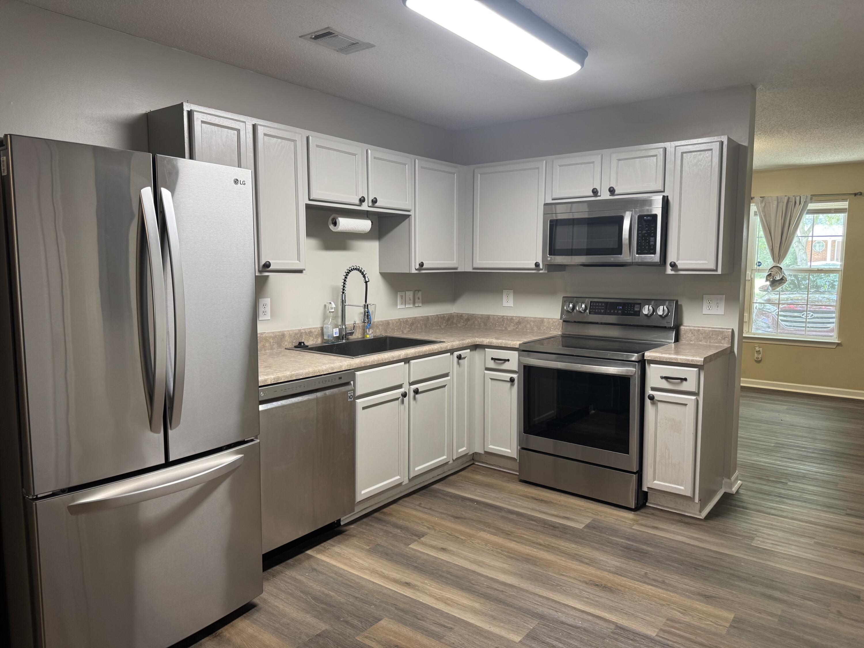 ROLLING PINES - Residential Lease