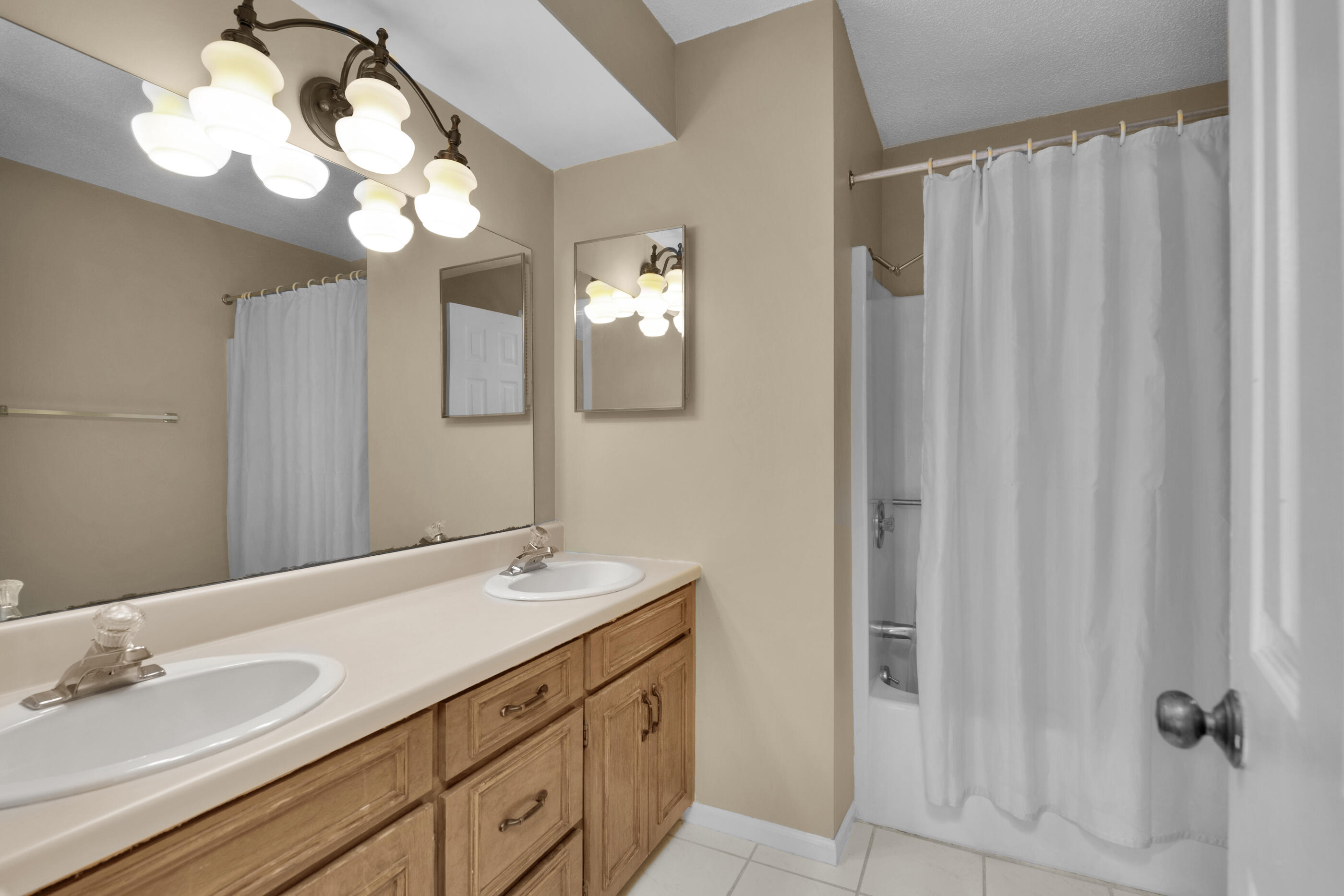 GARNIERS CAY T/H - Residential