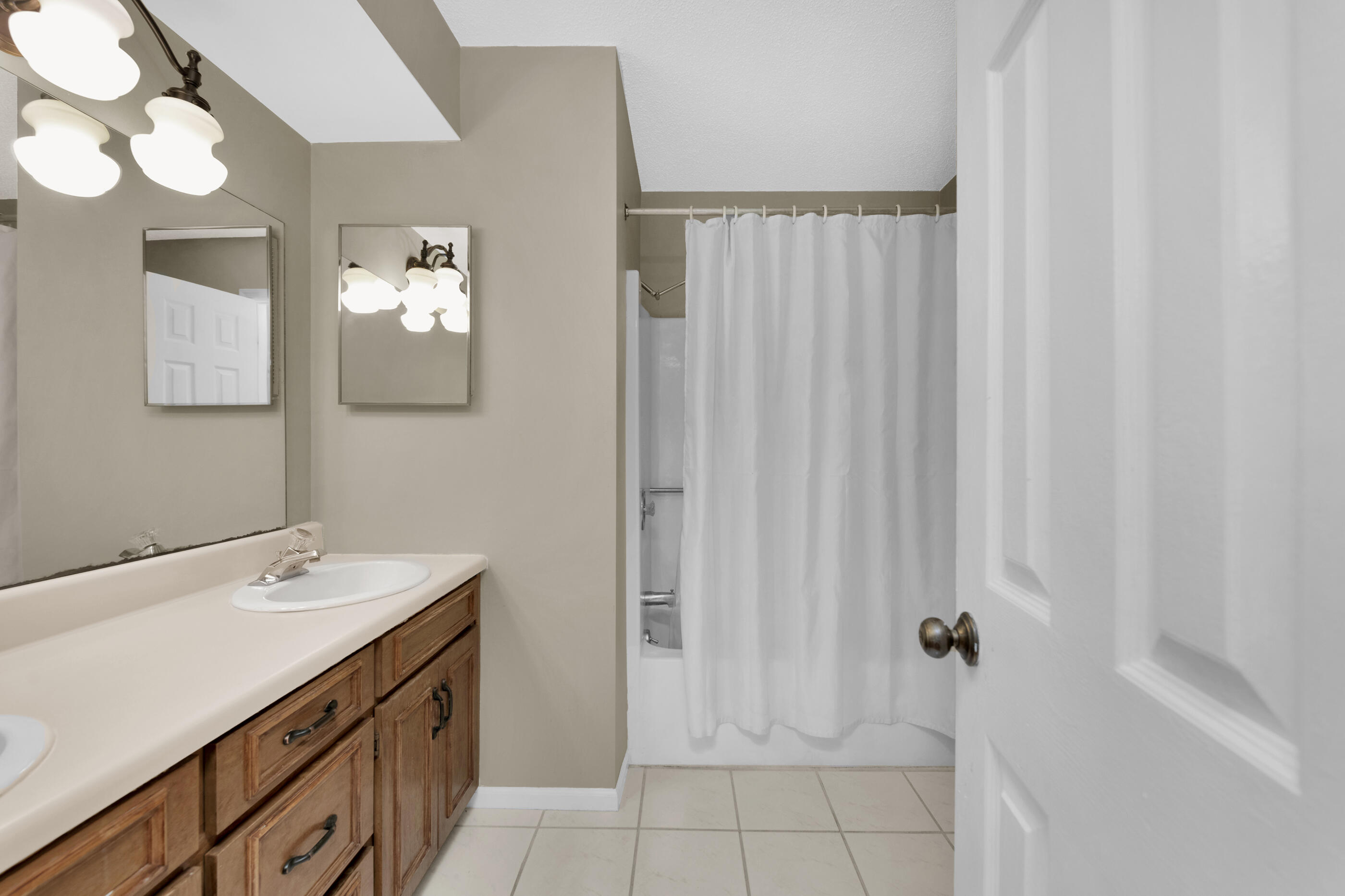 GARNIERS CAY T/H - Residential