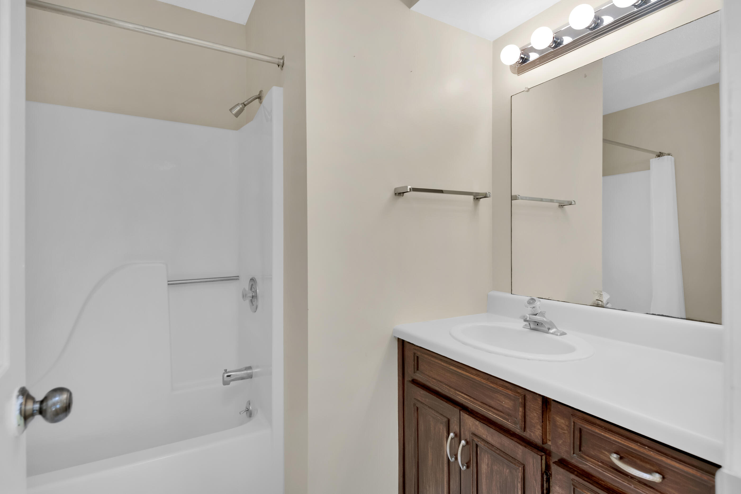 GARNIERS CAY T/H - Residential