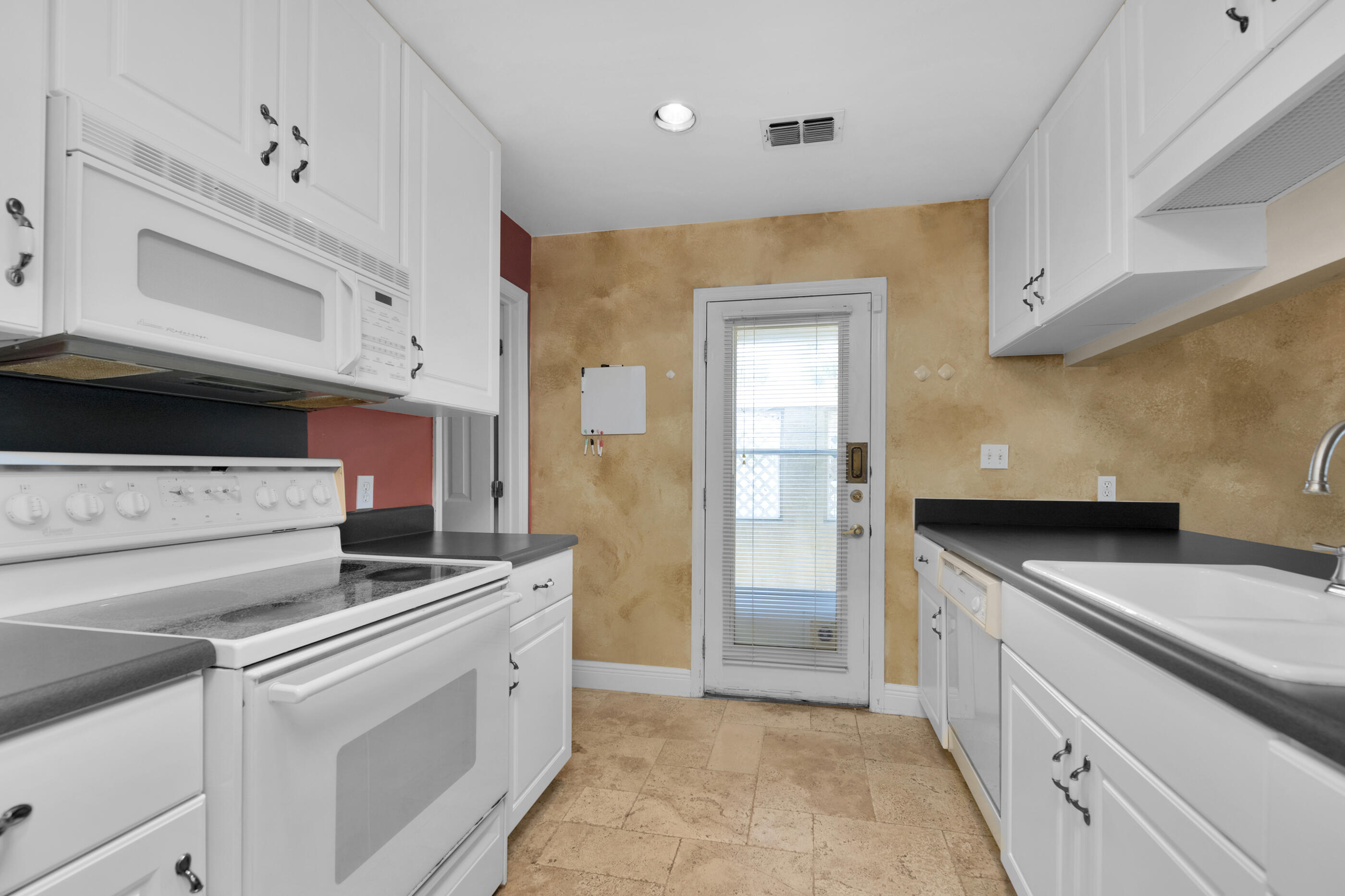 GARNIERS CAY T/H - Residential