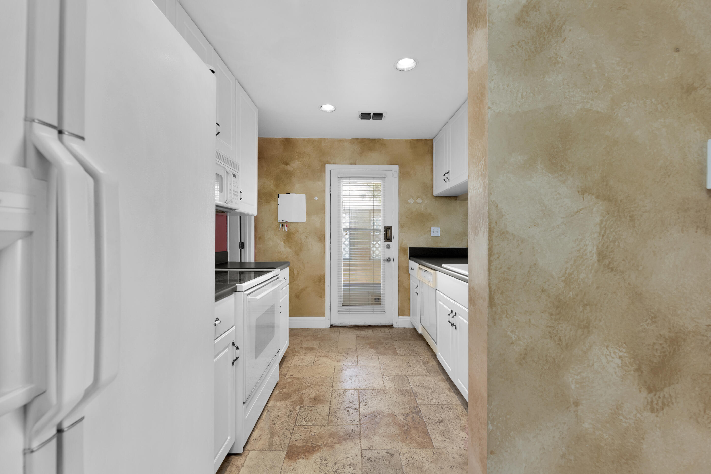 GARNIERS CAY T/H - Residential