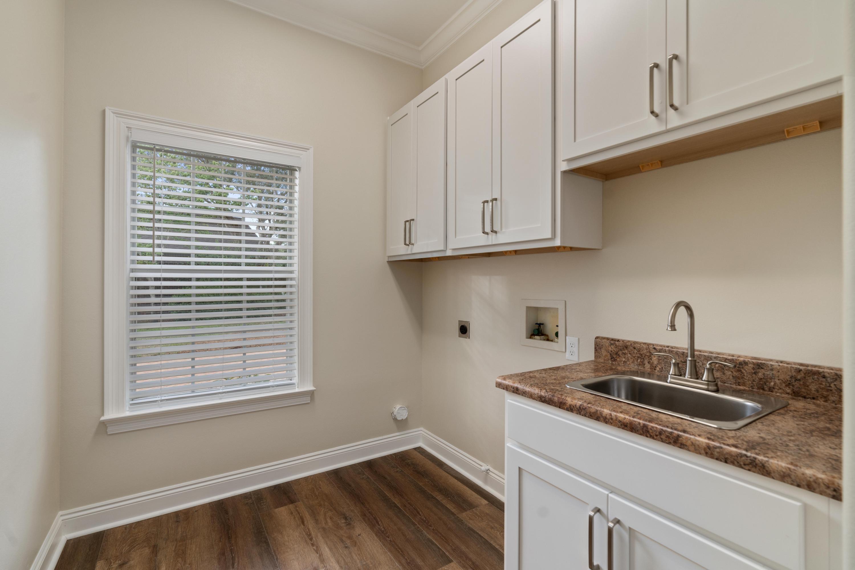 MAGNOLIA LAKE S/D AT BLUEWATER BAY - Residential