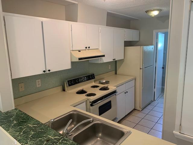 MONTAGE MANOR - Residential Lease