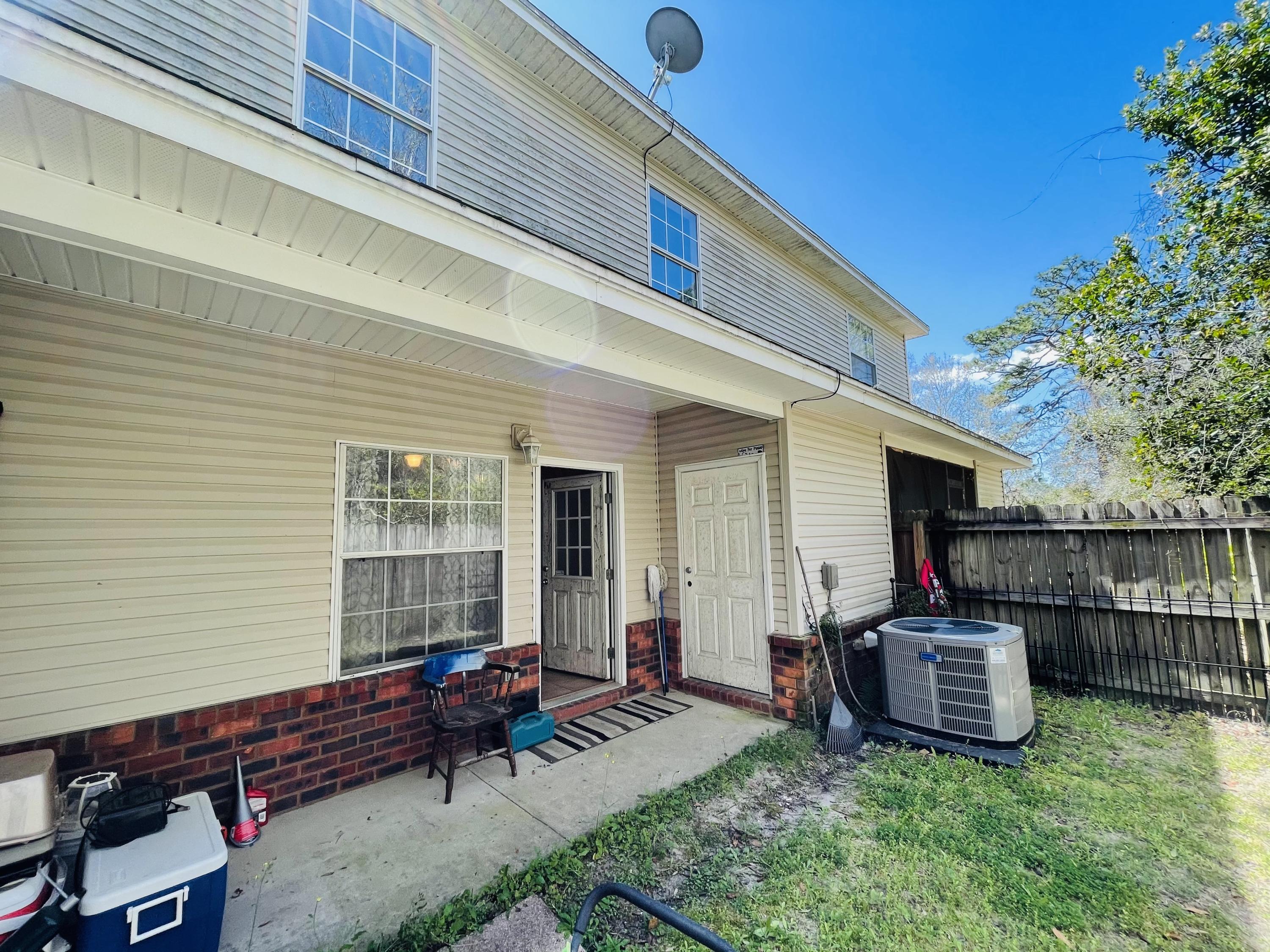 FAIRVIEW DRIVE TOWNHOMES - Residential