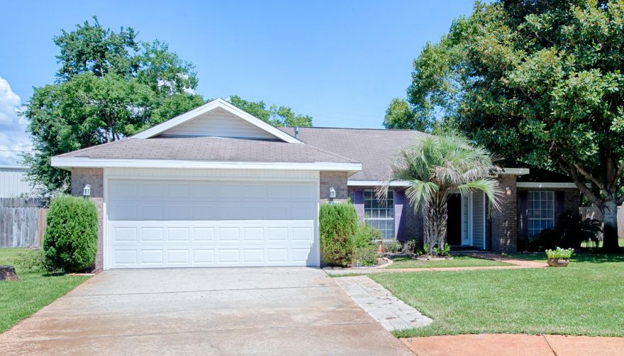 *Professional Pictures coming soon!* Welcome home, great location in the heart of Destin on a quiet cul-de-sac. Low maintenance brick home with brick column entryway. Well laid out cozy large great room with fireplace. Tall vaulted ceilings connect the kitchen to the living room. Huge Florida room expands into you large back yard. Double cultured marble vanities, walk-in-closet, hard wood laminate in main living area. 2016 new air conditioner inside and out. ''X'' Flood zone.