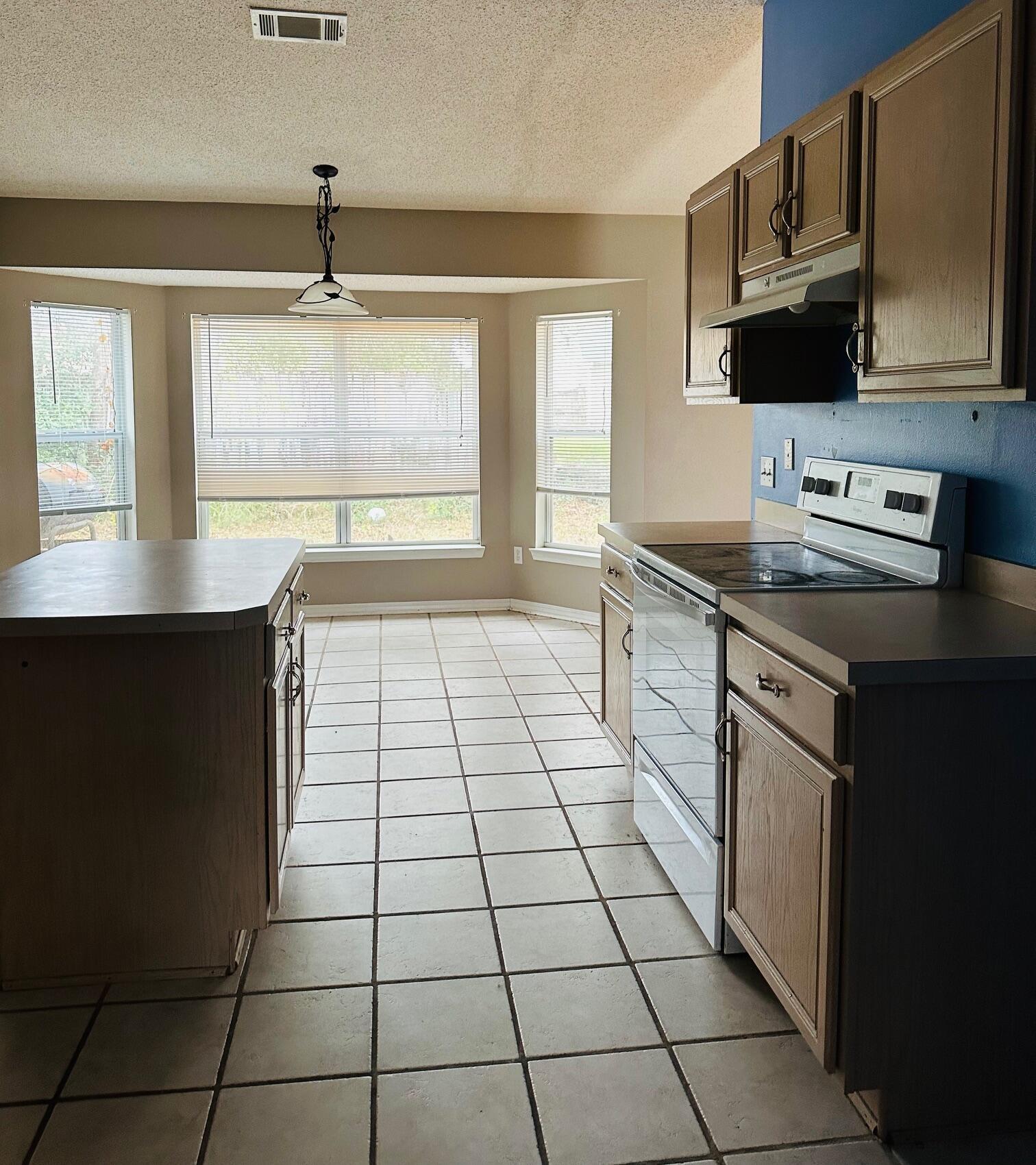 NORTHVIEW ESTATES 7TH ADDN - Residential