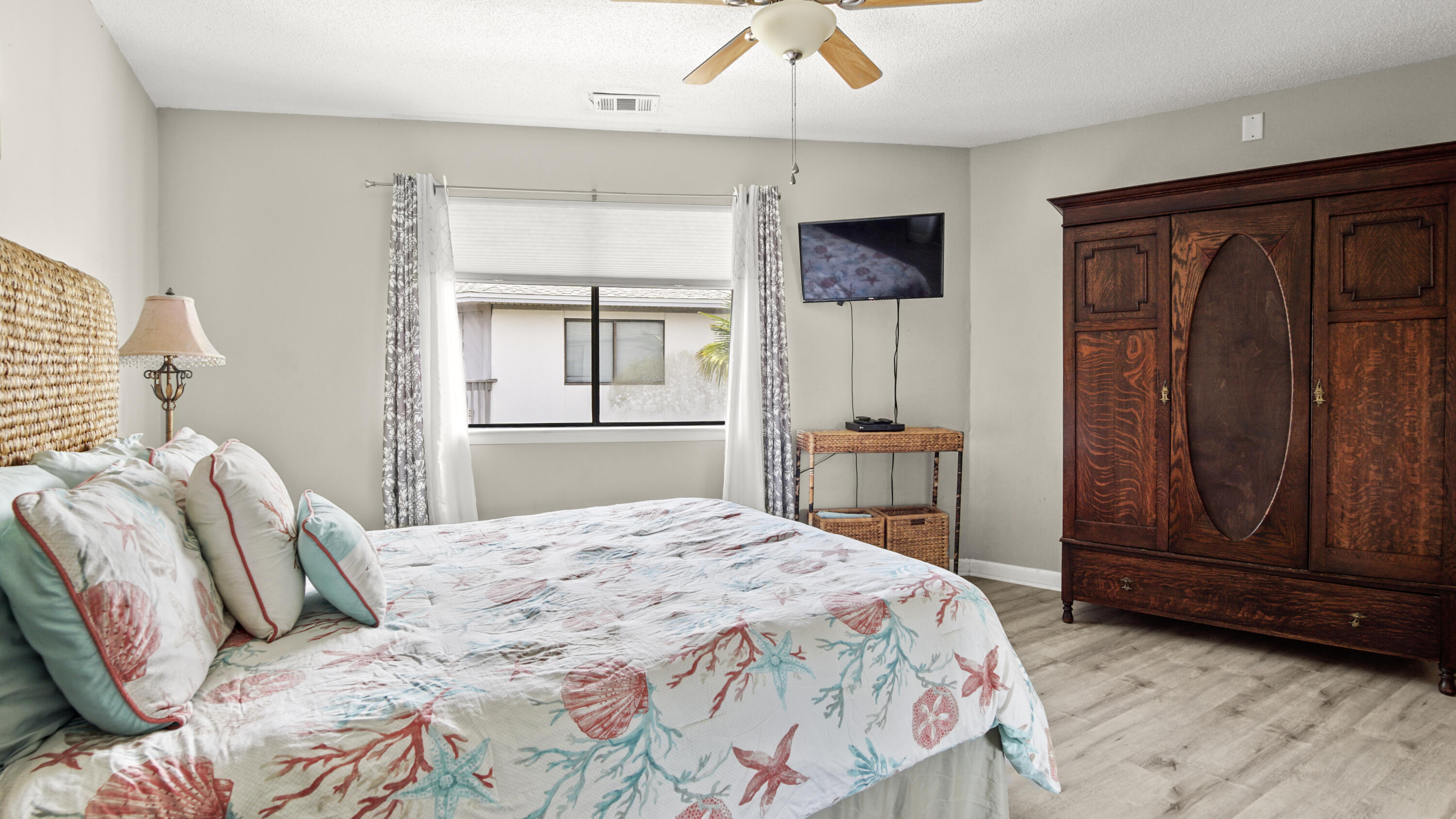 CRYSTAL VILLAGE CONDO PH 1 - Residential