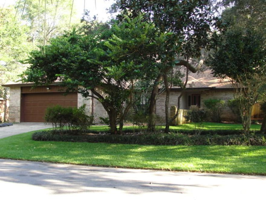 Move In Ready! This updated 4 Bd family home located in the highly desirable gated community of Parkwood Estates/ Bluewater Bay. Only a 5-min walk to Bluewater Elementary & wooded state & federal forests, it's tough to find a better location-especially so close to all that Bluewater Bay living has to offer. With brand new paint and plank tile flooring, the floor plan flows easily from the spacious living room, dining room, den and beautifully remodeled kitchen (Linn's Prestige Kitchens) with granite, SS appl, built-in convection MW, dual fuel dble oven range, canned lighting, custom tile backsplash, pass-thru bar for b'fast/serving/entertaining. Master suite AND a 2nd bedroom on the first floor. Hip roof with dimensional shingles (2yr old), mature landscaping with lots of trees. Come see!