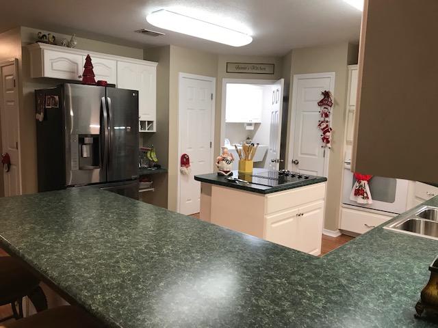 TWIN LAKE ESTATES - Residential