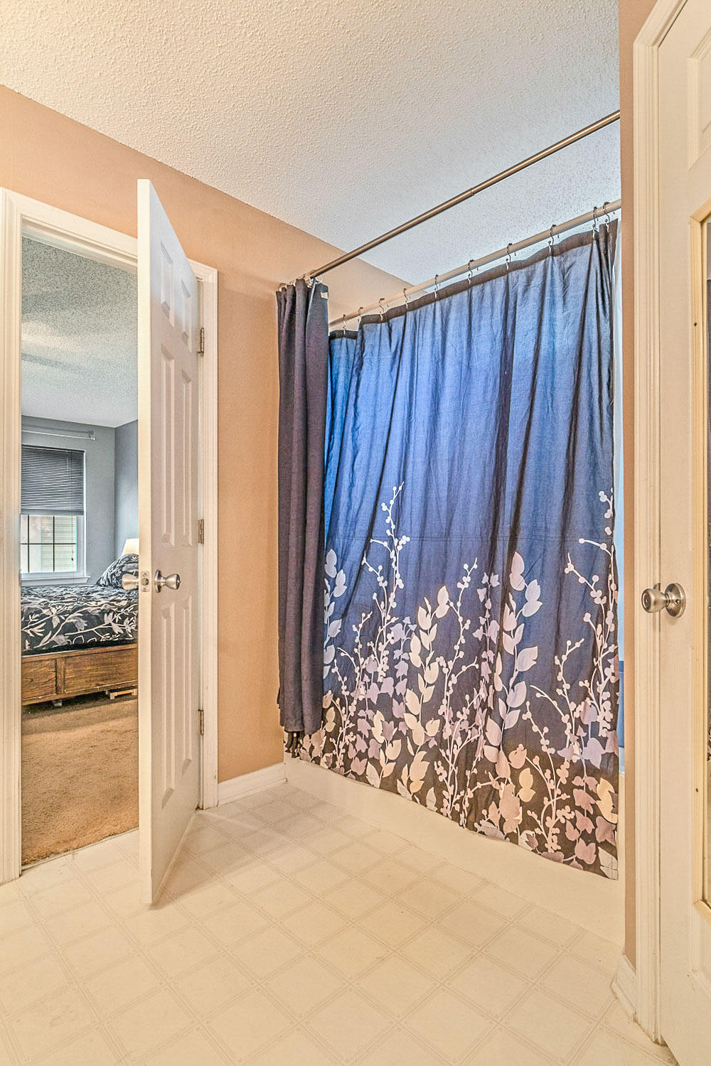 COUNTRY BREEZE ESTATES - Residential