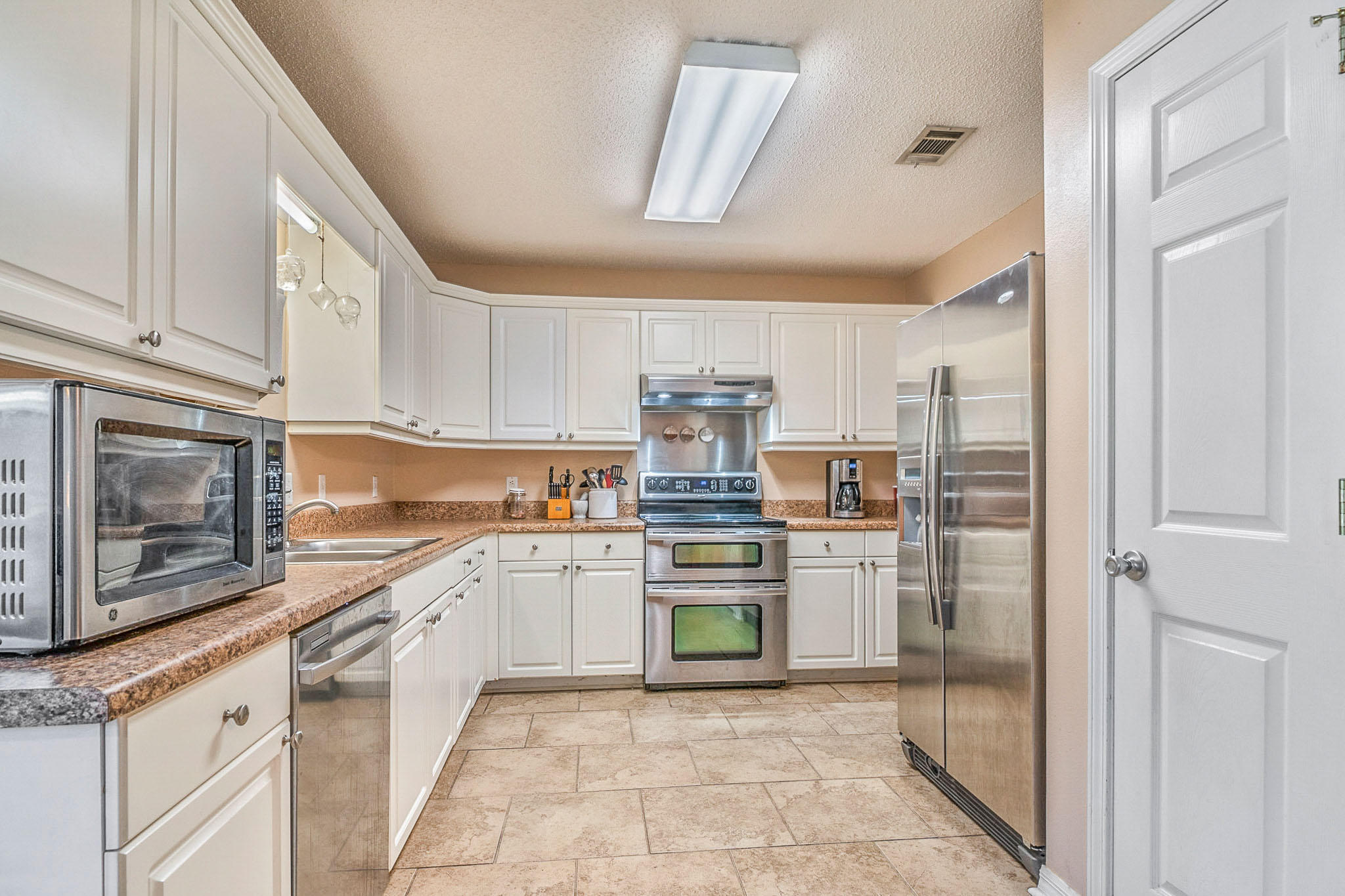 COUNTRY BREEZE ESTATES - Residential