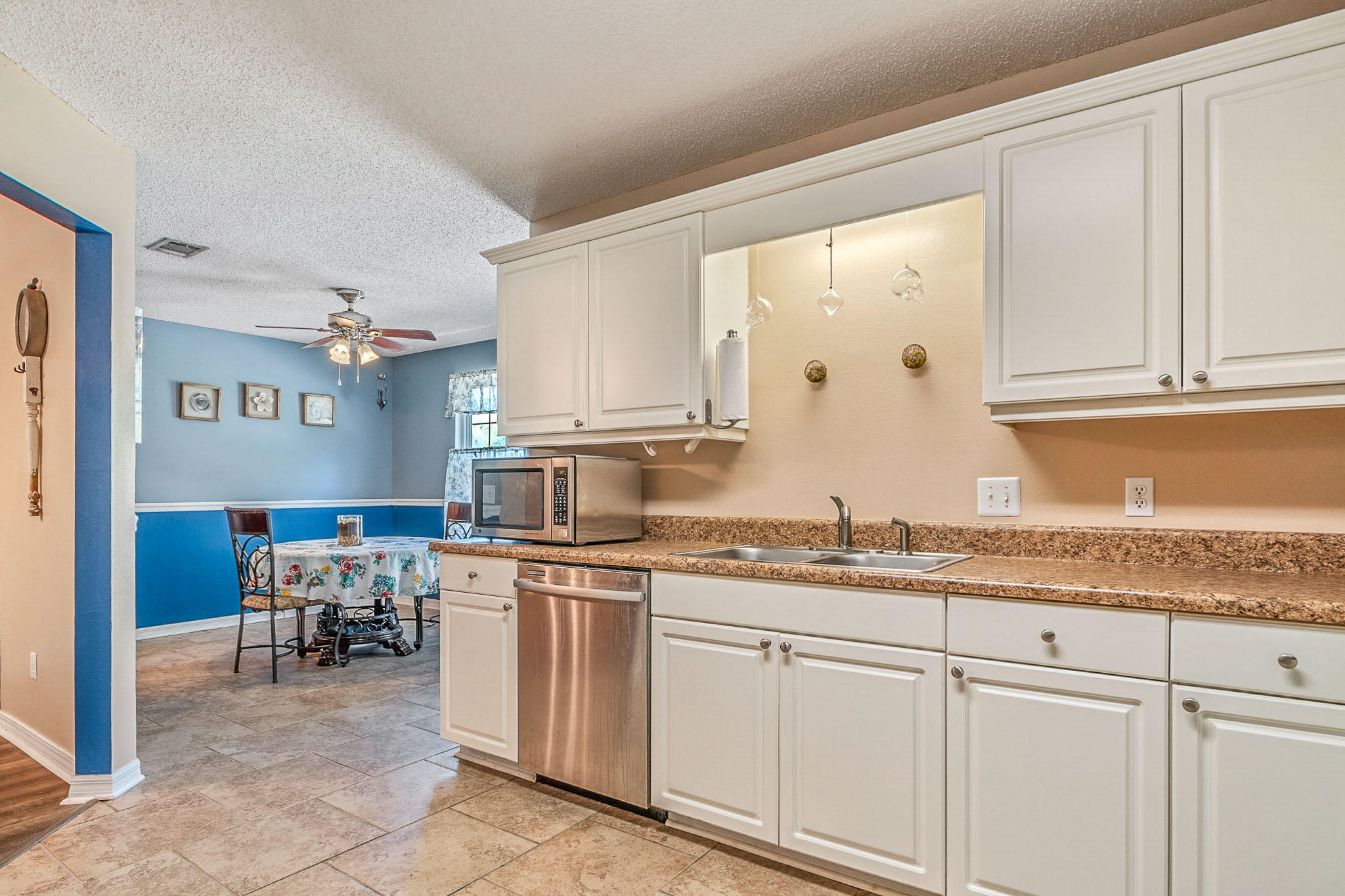 COUNTRY BREEZE ESTATES - Residential