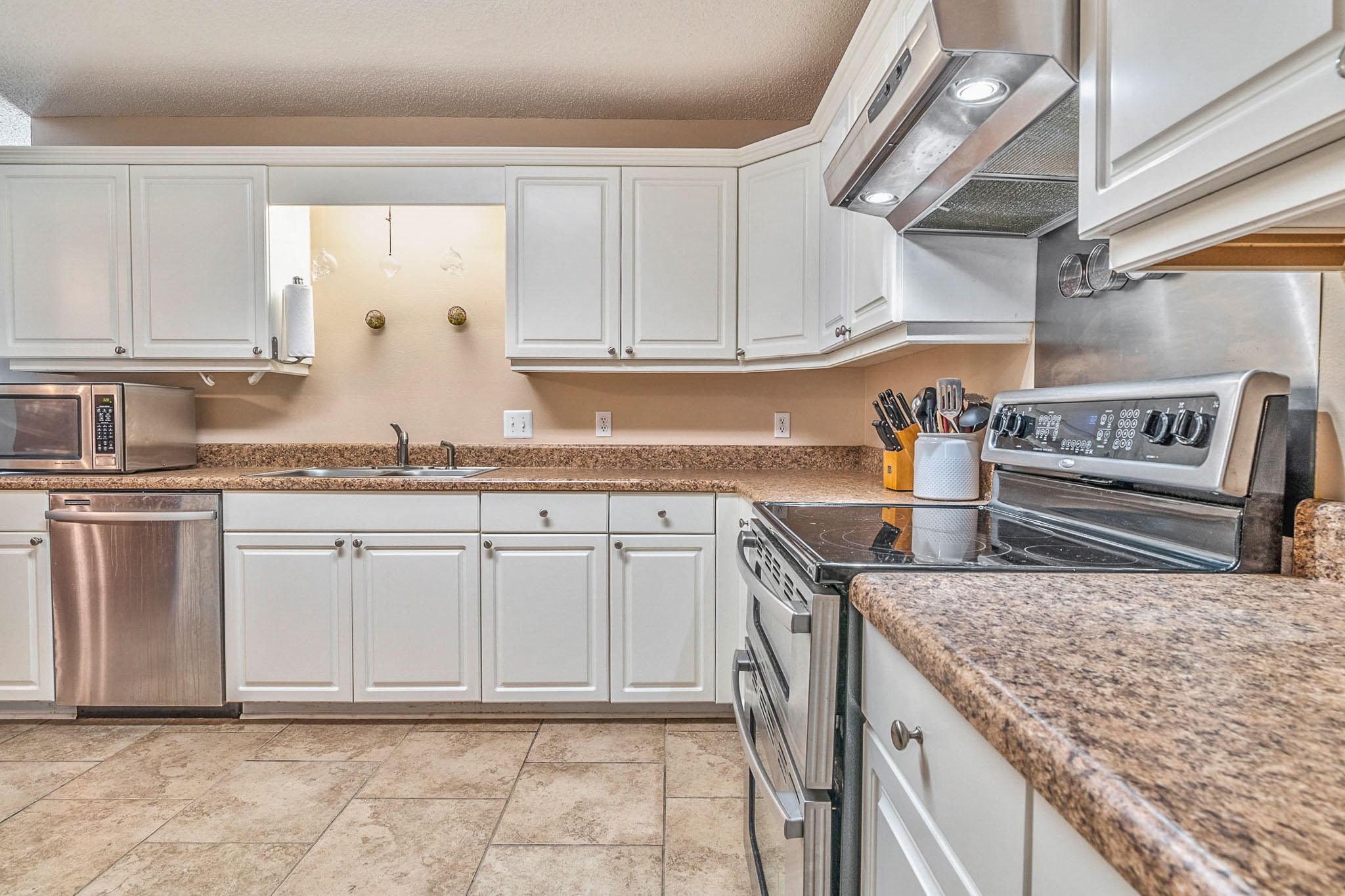 COUNTRY BREEZE ESTATES - Residential