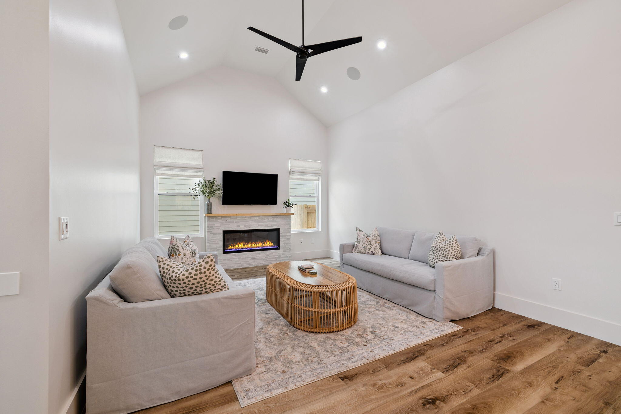 LAGUNA BEACH - Residential