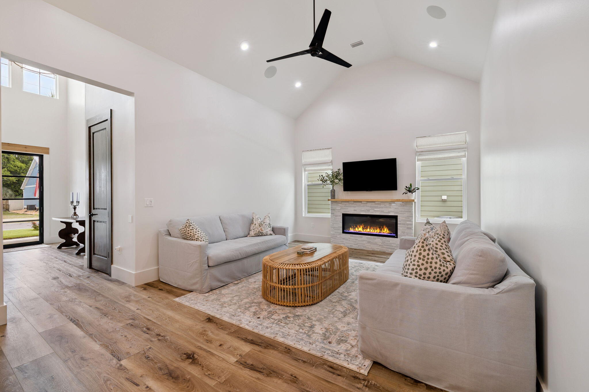 LAGUNA BEACH - Residential