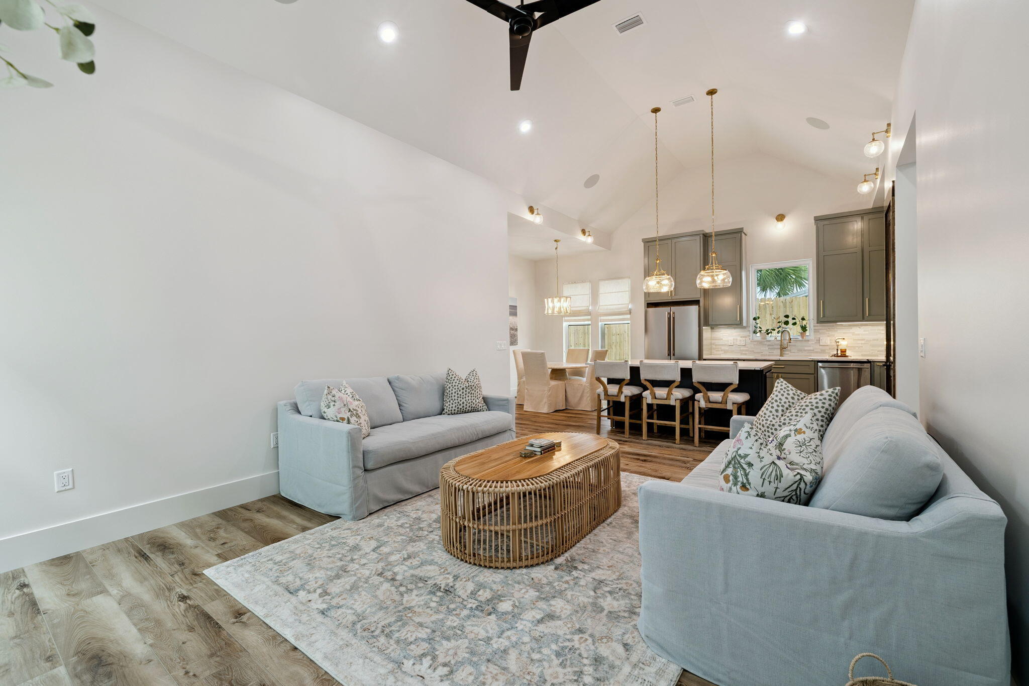 LAGUNA BEACH - Residential