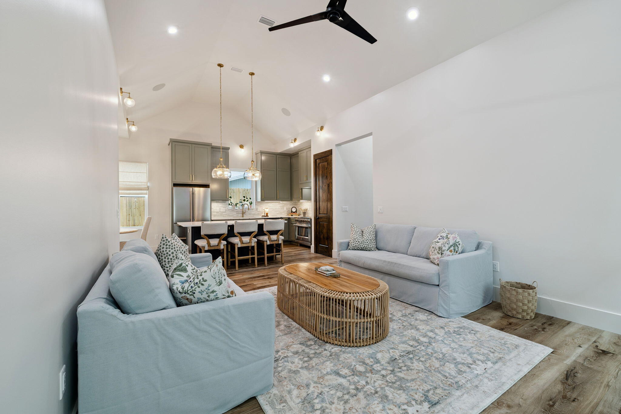 LAGUNA BEACH - Residential