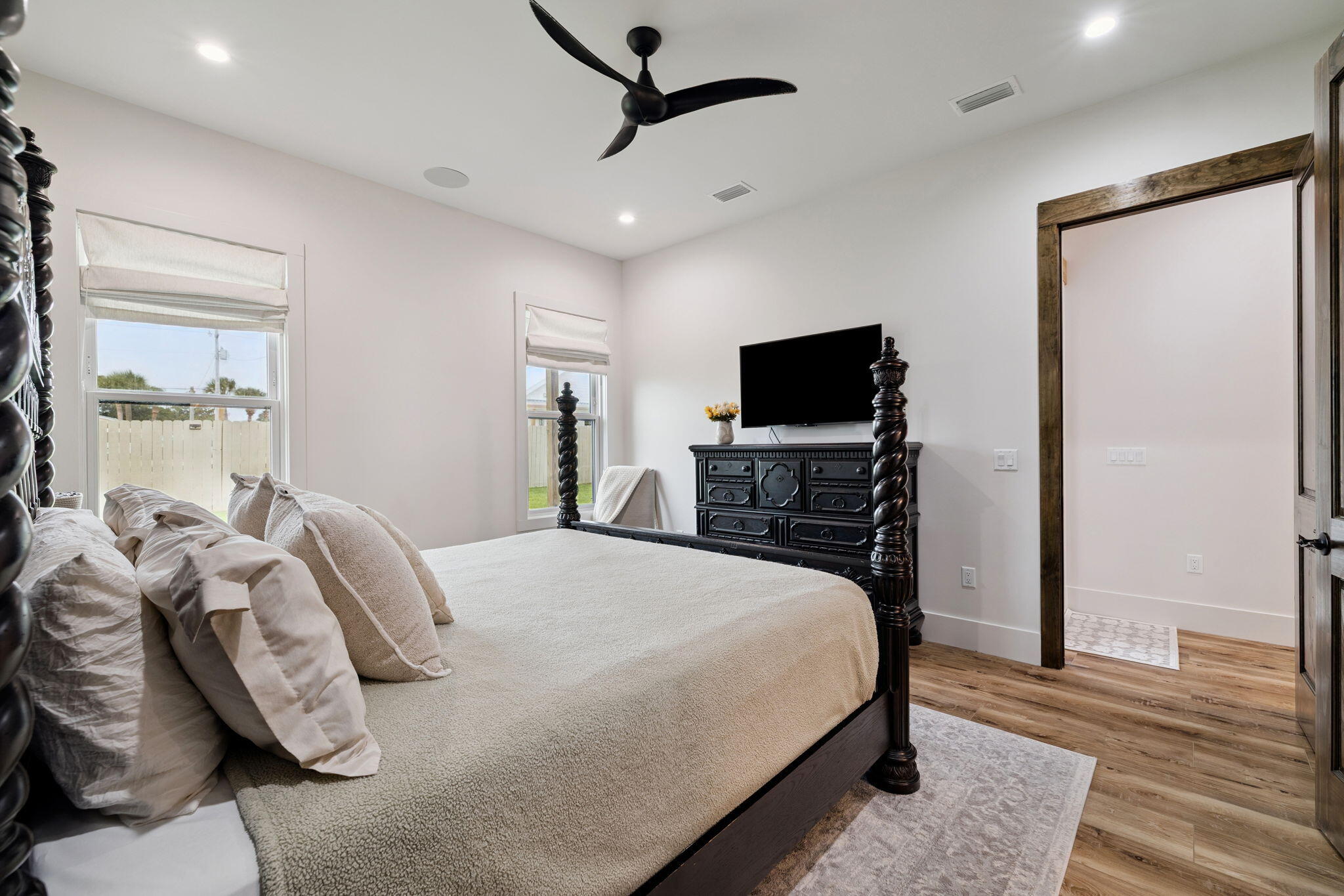 LAGUNA BEACH - Residential