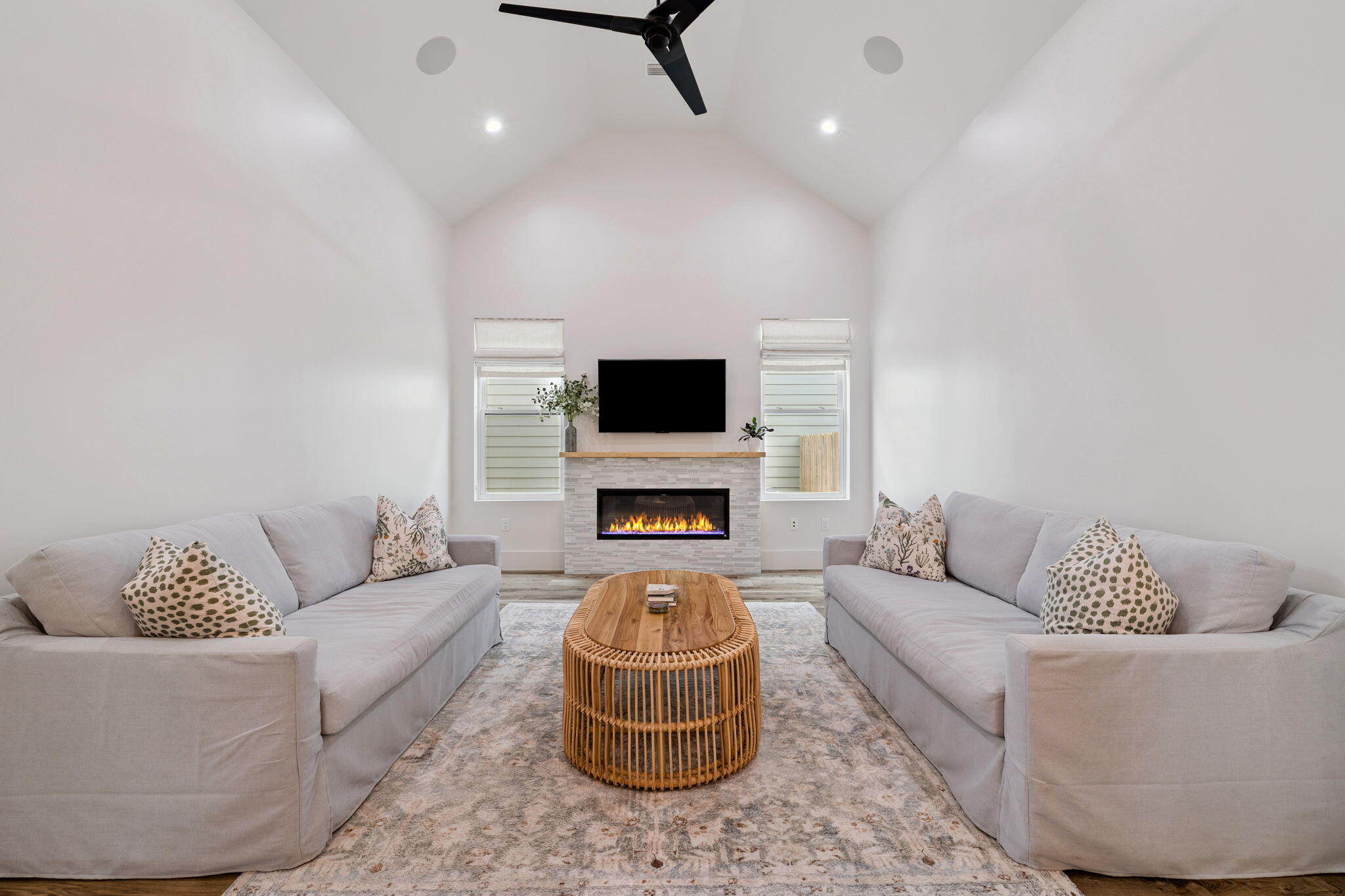 LAGUNA BEACH - Residential